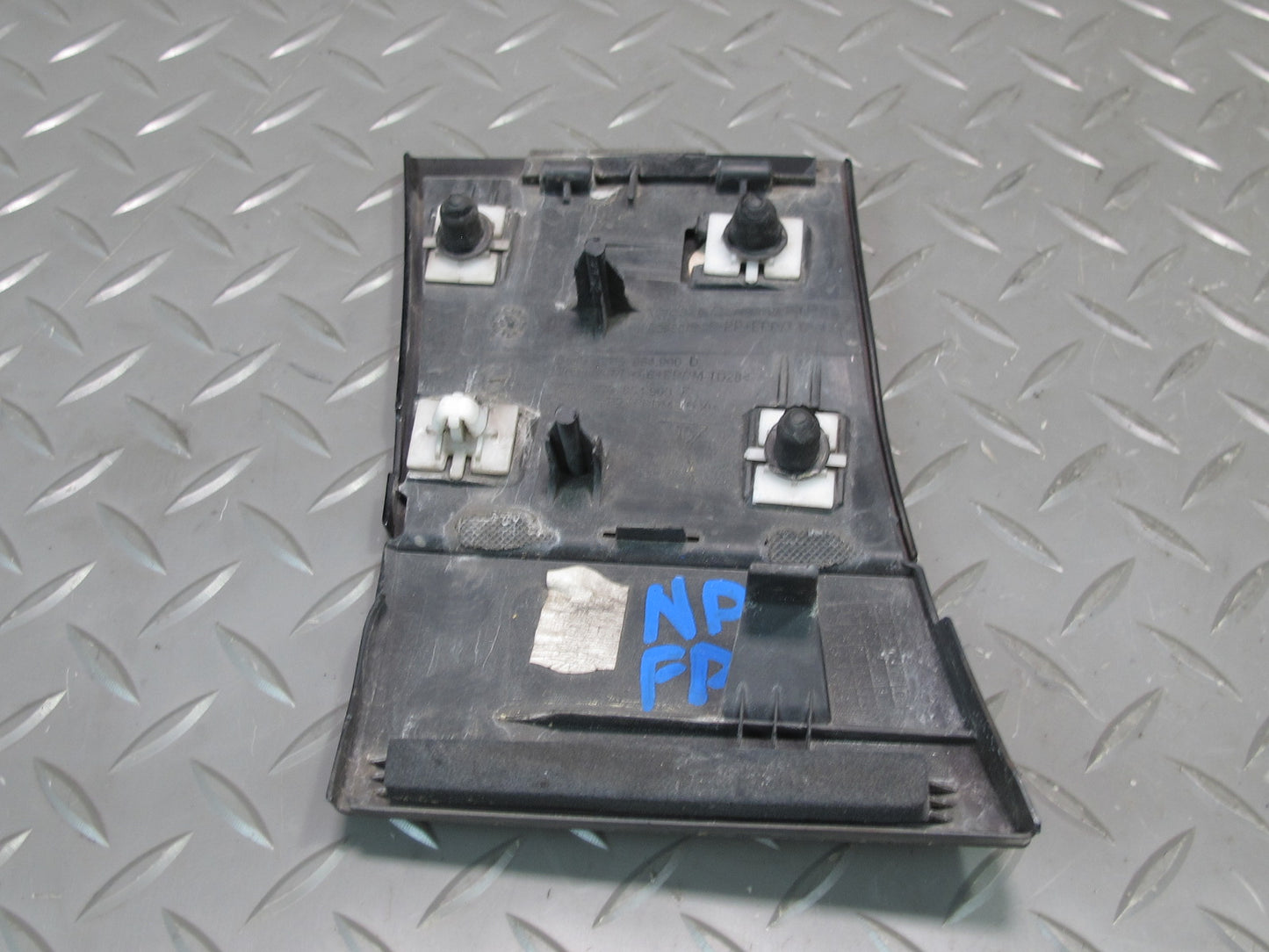 2011-2018 Porsche Cayenne 958 Front Right Side Lower Fender Molding Trim Cover