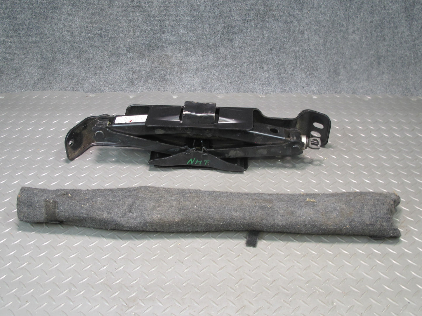 2003-2009 Hummer H2 Emergency Spare Tire Lift Jack Wrench Tool KIT w Case