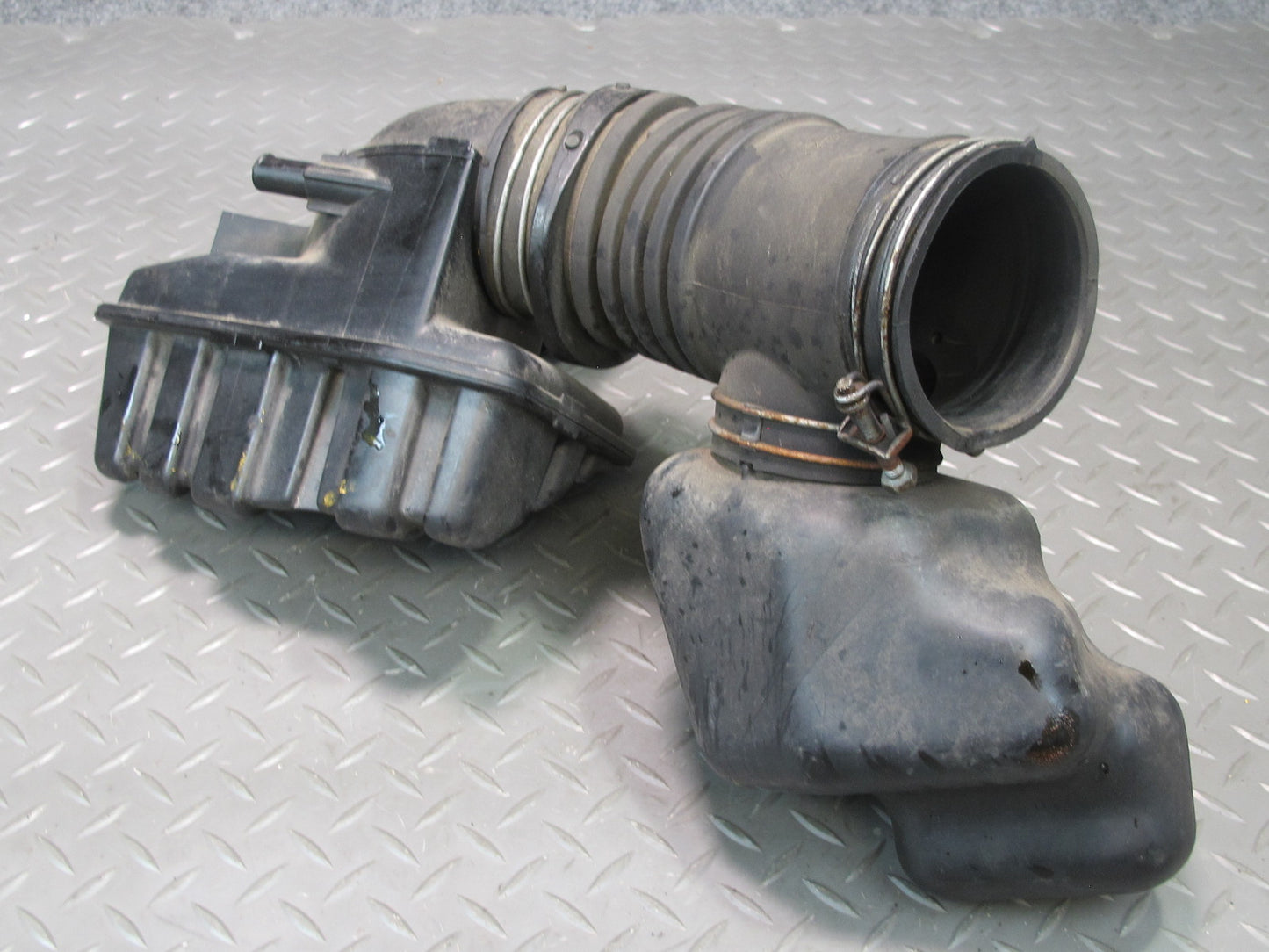 98-00 Lexus JZZ31L SC300 2JZGE Air Intake Resonator w Hose Tube 17893-46120 OEM