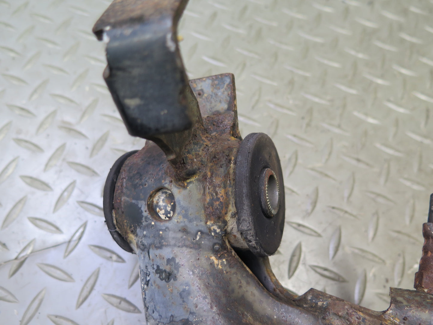 99-03 VW Eurovan T4 Rear Left Spindle Knuckle Wheel Hub Bearing OEM