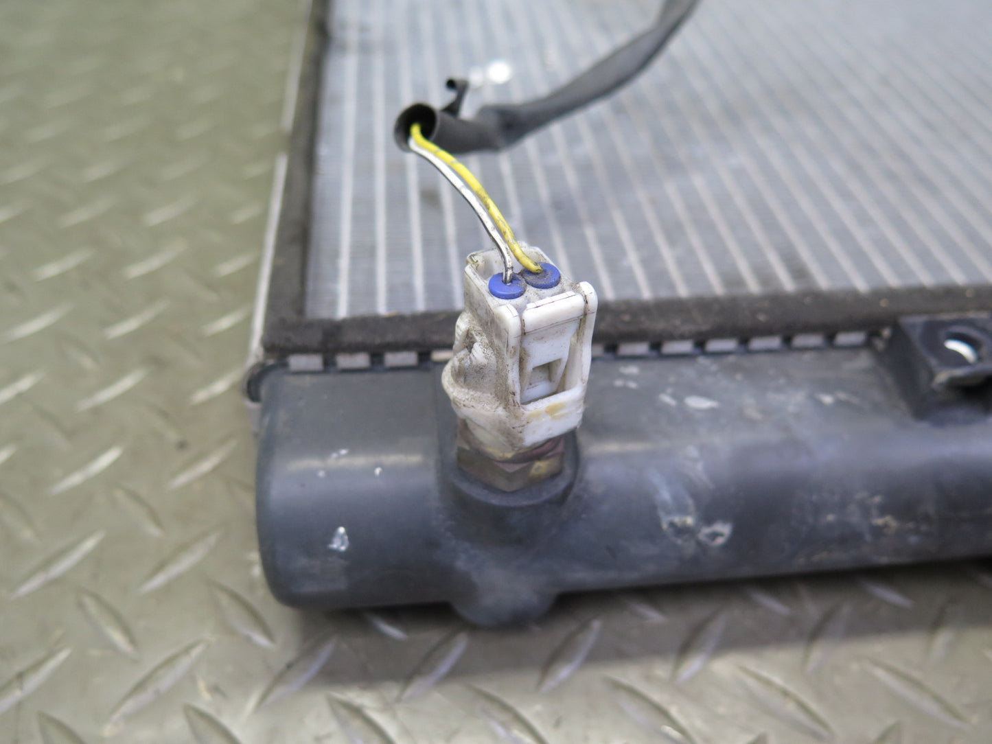 95-00 Lexus UCF20L LS400 Engine Cooling Radiator OEM