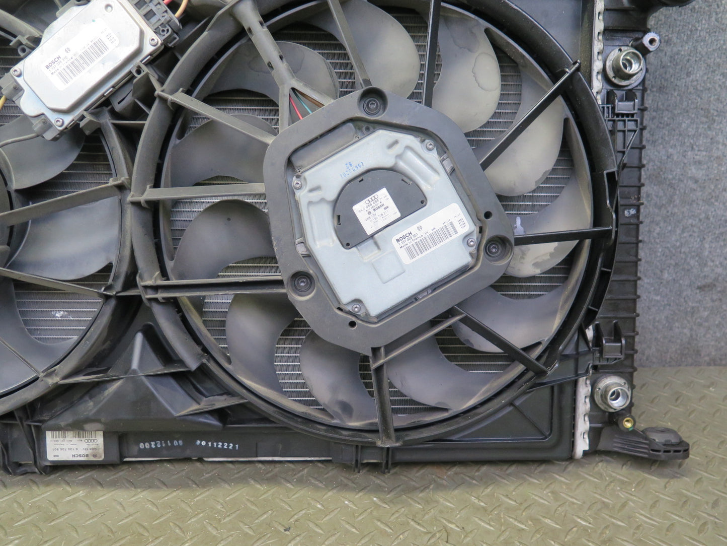 08-12 Audi 8T S5 4.2L A/T Engine Cooling Radiator w Fan Motor Assy 101K Mile OEM
