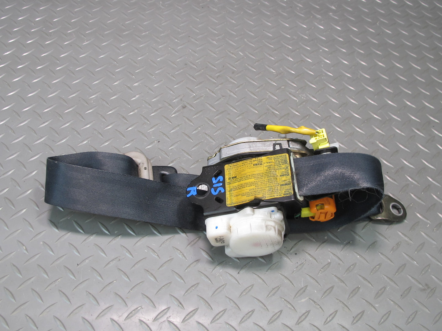 01-05 LEXUS IS300 FRONT RIGHT PASSENGER SIDE SEATBELT RETRACTOR SET OEM