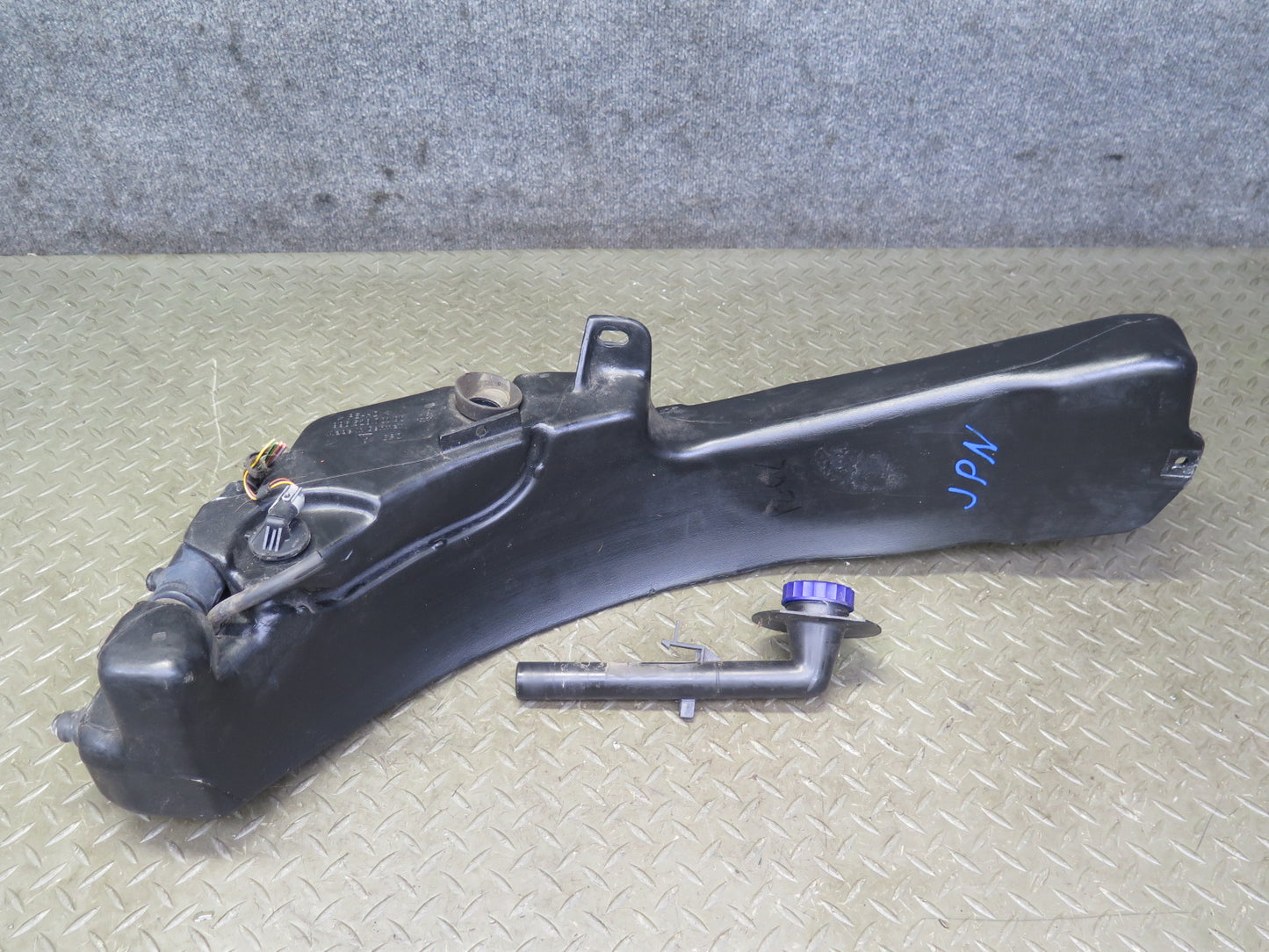 1999-2005 Porsche 911 Carrera 996 Windshield Washer Fluid Reservoir Tank w Pump