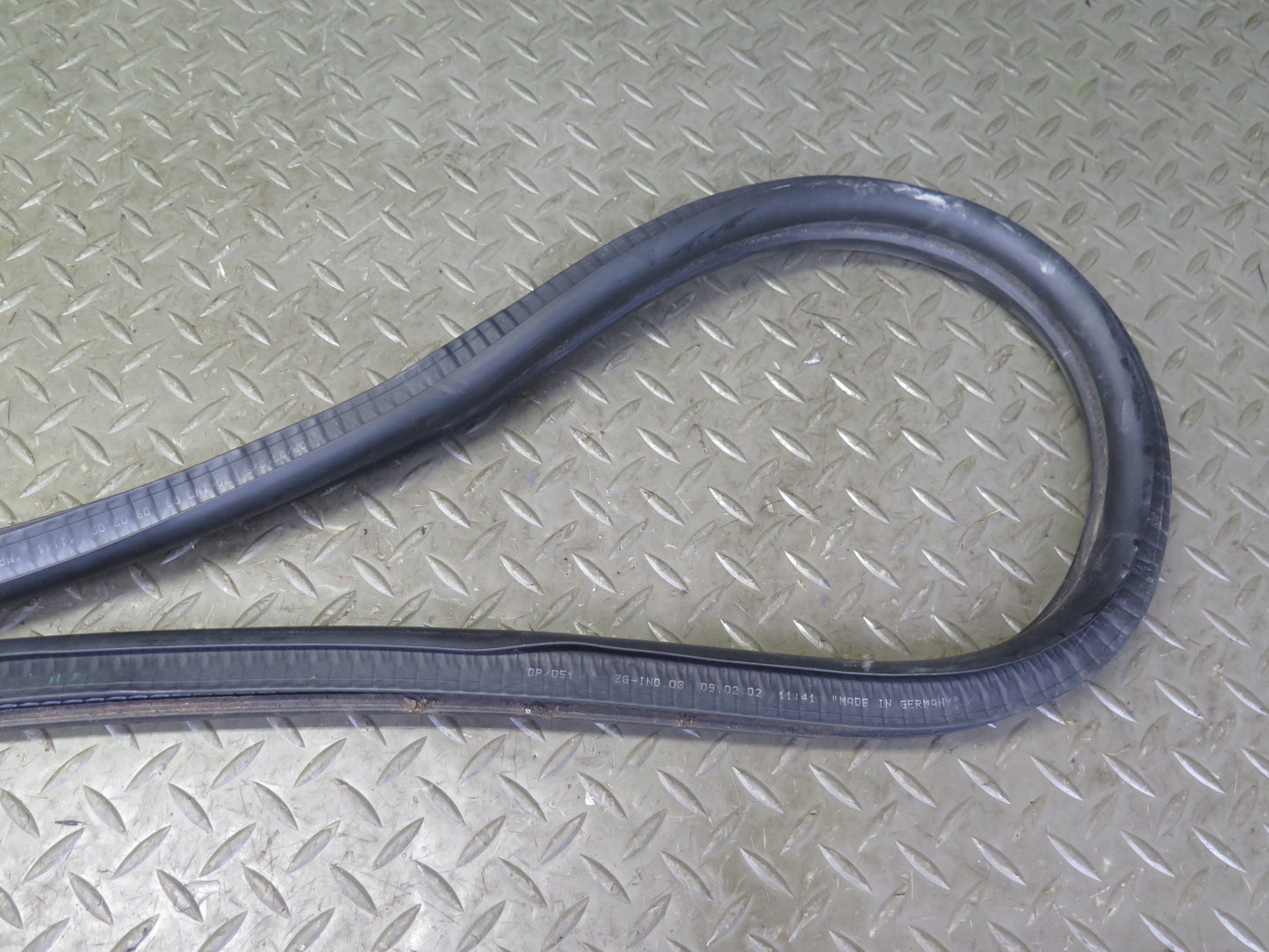 1999-2005 Porsche 911 996 Convertble Right Door Weatherstrip Rubber Seal Gasket