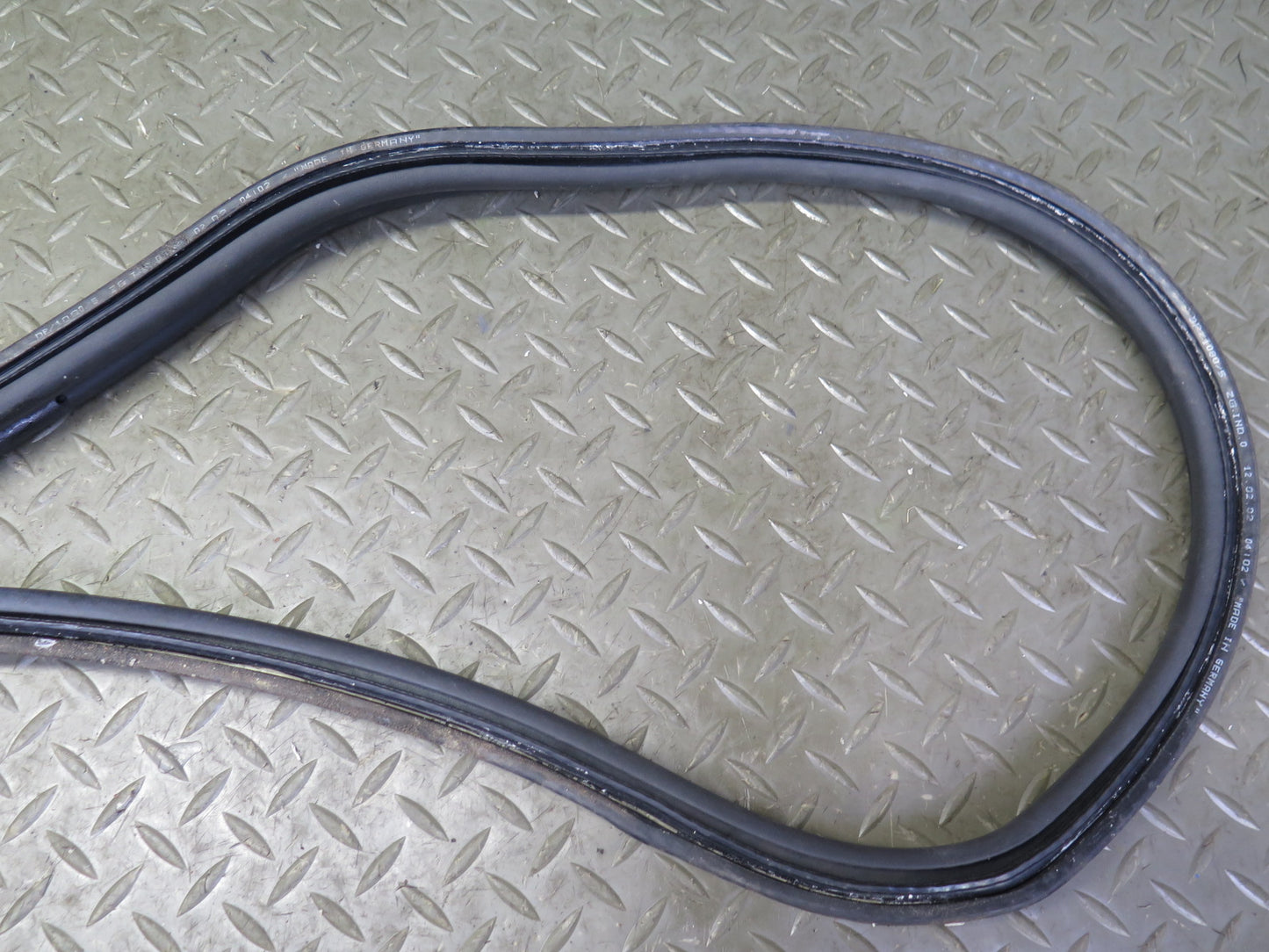 1999-2005 Porsche 911 996 Convertible Rear Trunk Weatherstrip Rubber Seal