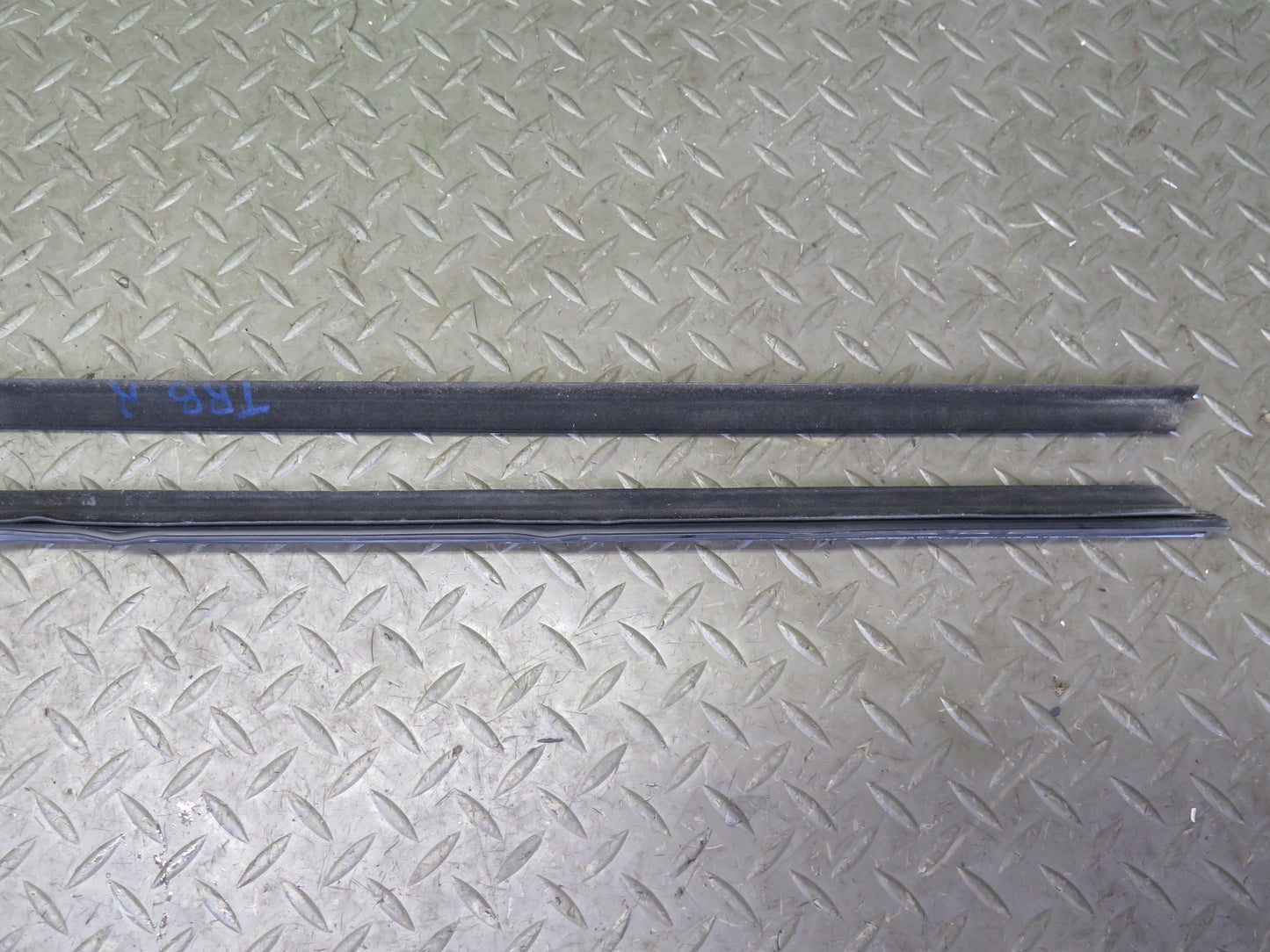 01-06 BMW E46 330ci Convert Set of 2 Door Weatherstrip Molding Trim Chrome OEM