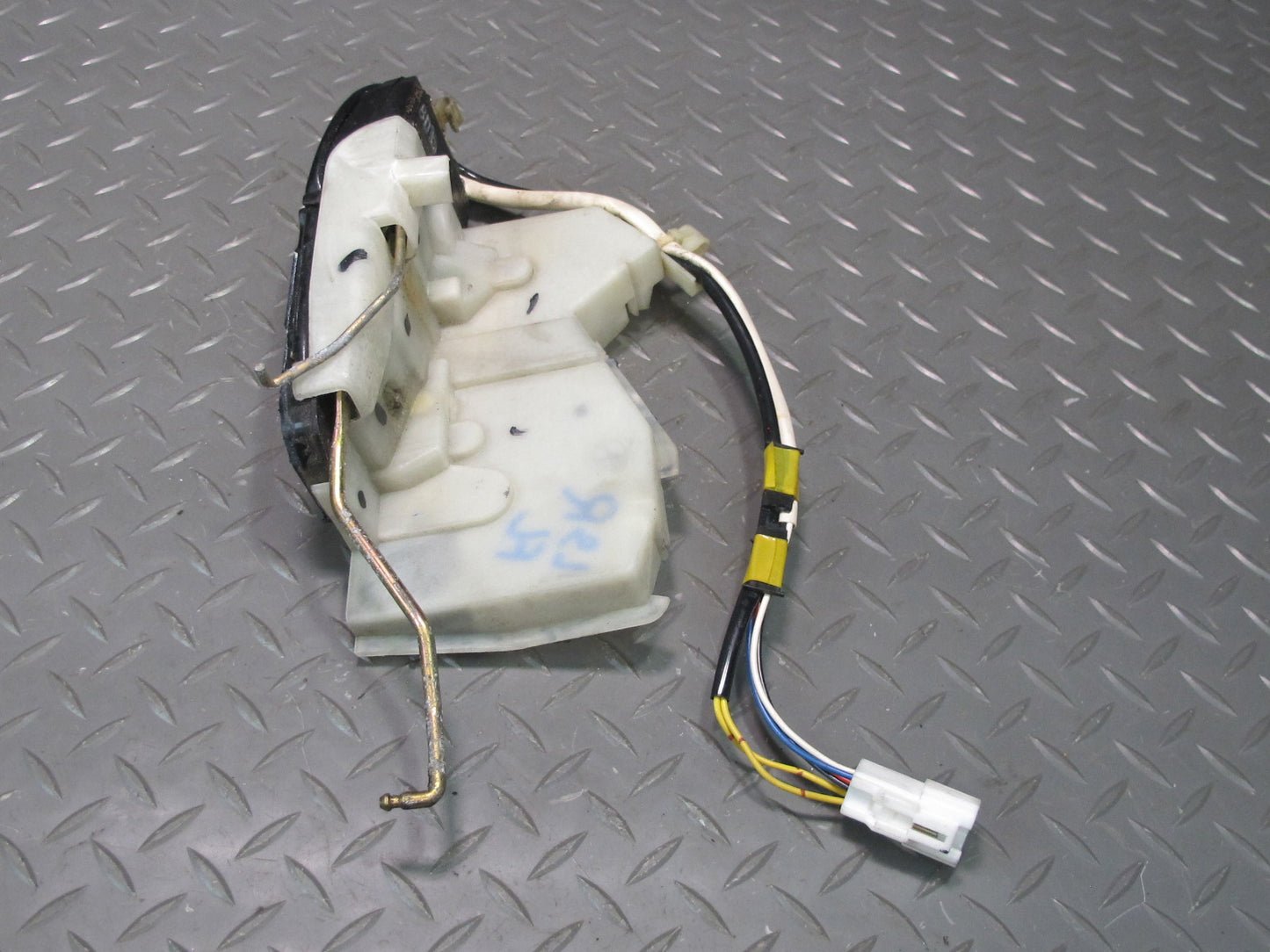 98-00 Lexus UCF20L LS400 Front Left Driver Door Lock Latch Actuator OEM