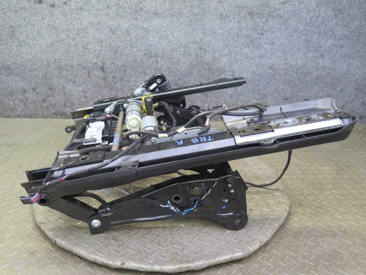 01-06 BMW E46 330ci Convert Front Right Seat Lower Frame Track Rail w Motor OEM