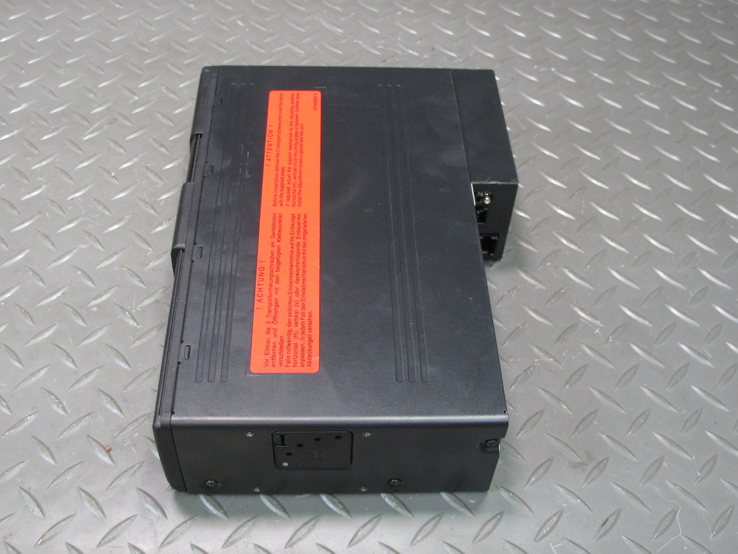 01-02 BMW E46 330ci 6 Disc CD Changer Unit w Magazine 6983336 OEM