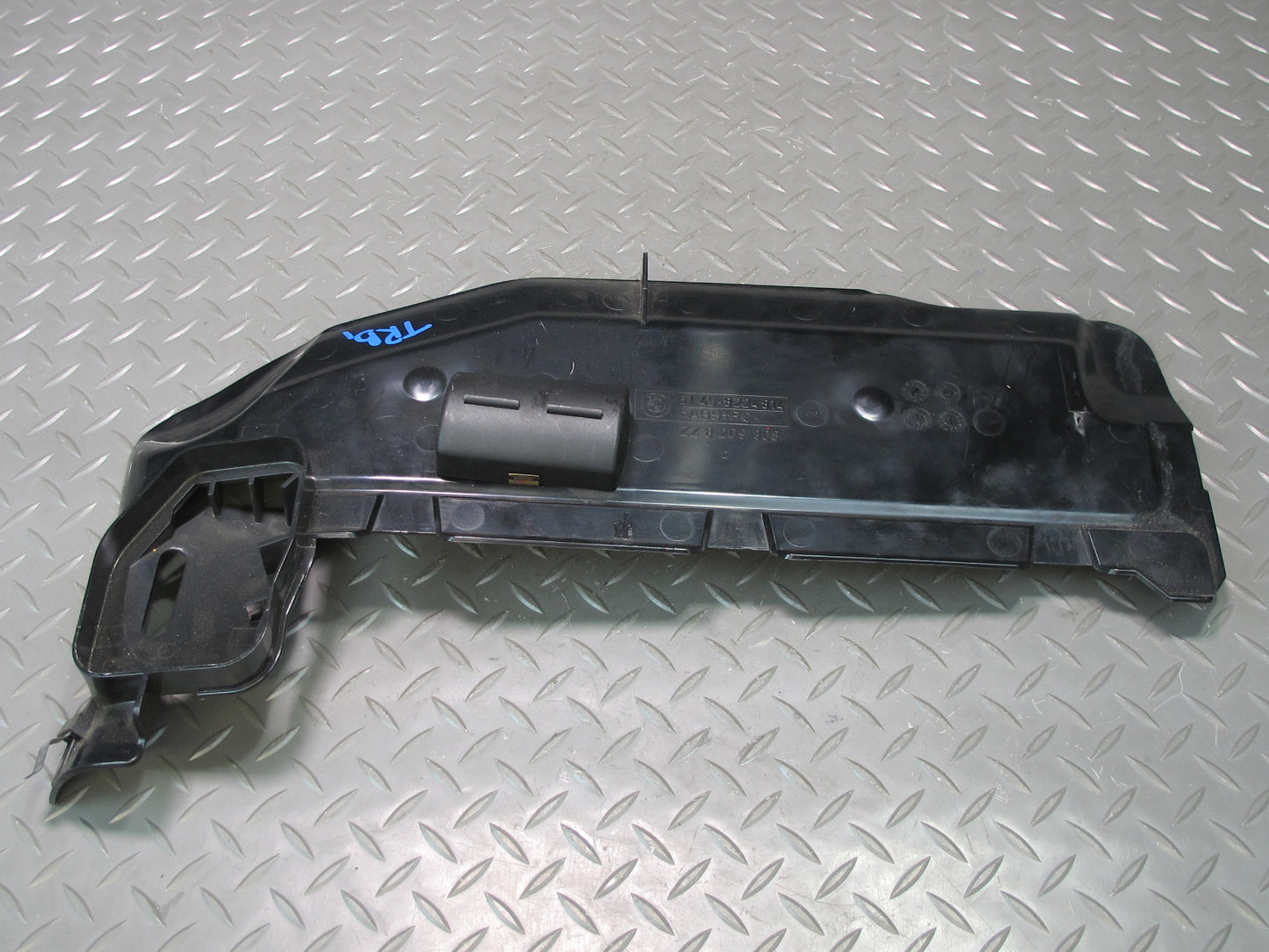 01-06 BMW E46 330ci M/T Set of 2 Left & Right Lower Kick Trim Cover Panel OEM