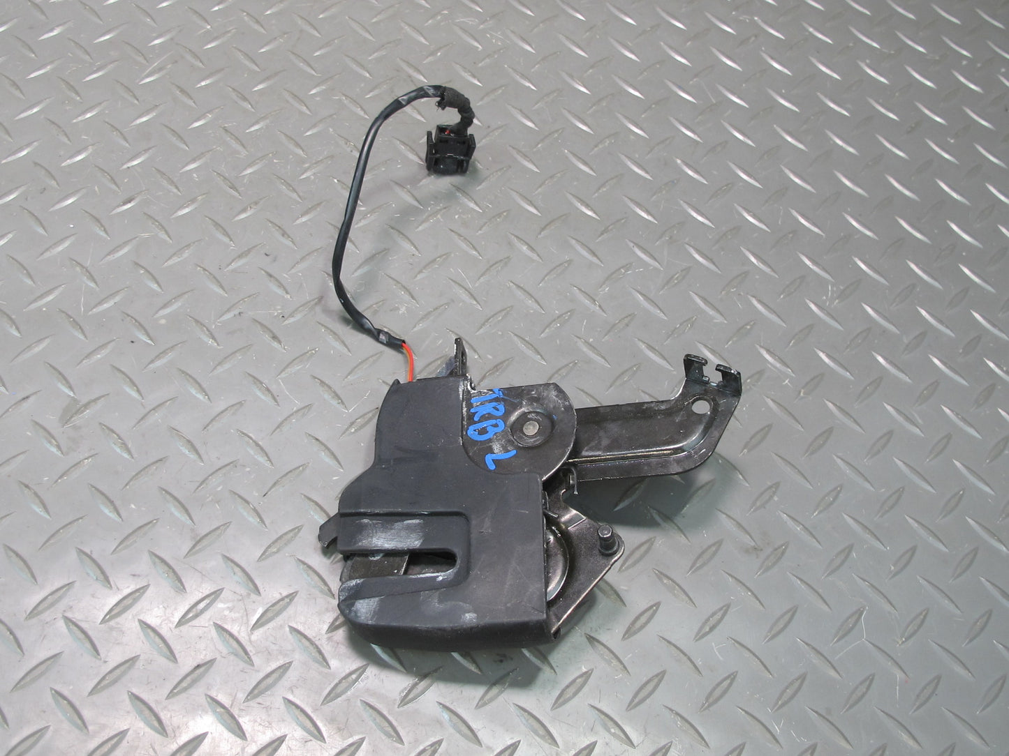 01-06 BMW E46 330ci Convertible Set of 2 Rear Folding TOP Roof Lock Latch OEM