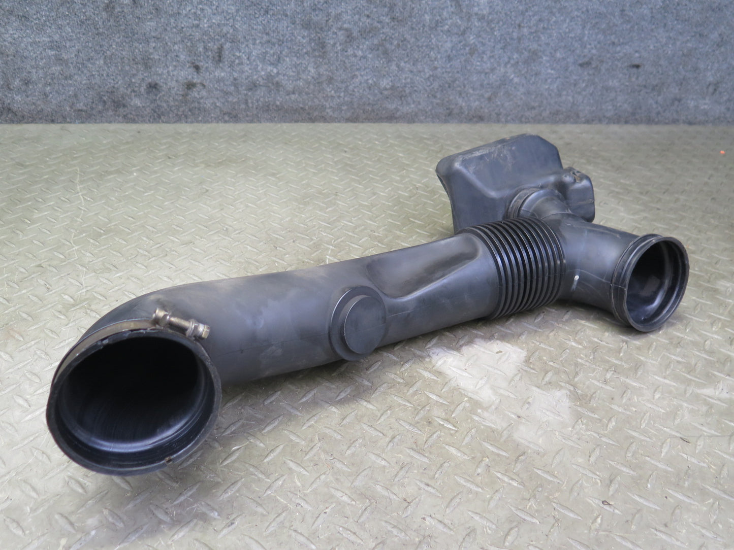 1997-2004 Porsche Boxster 986 Air Intake Cleaner Resonator Hose Pipe Line