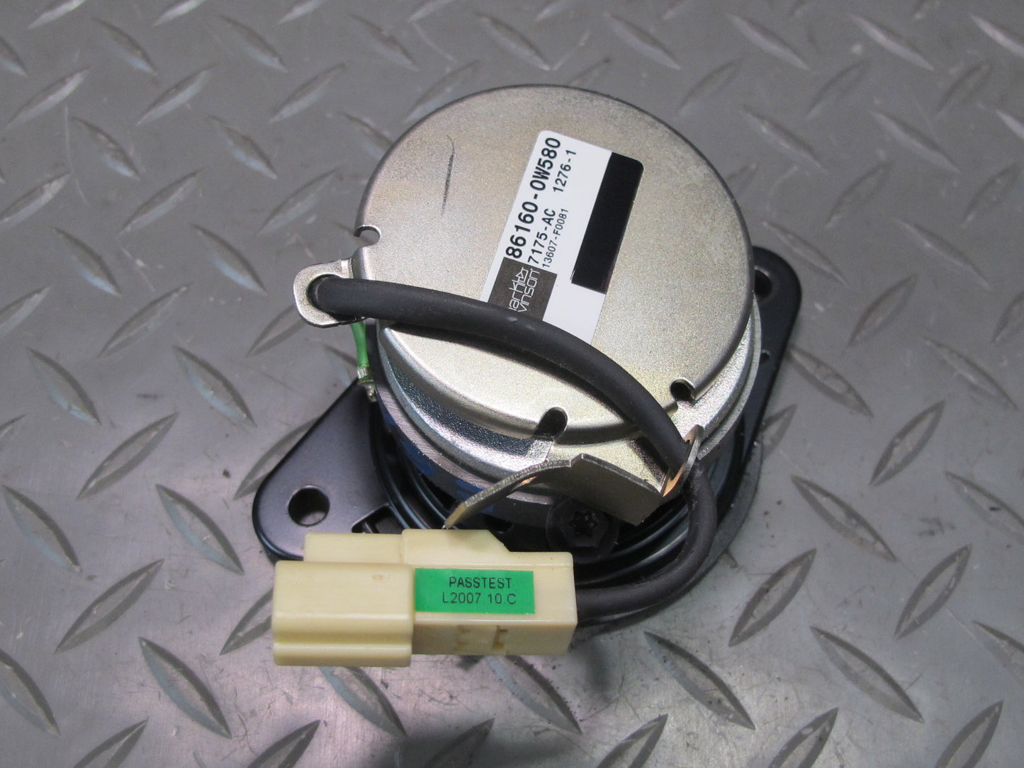 2003-2009 Lexus UZJ120L GX470 Front Dash Audio Speaker Mark Levinson