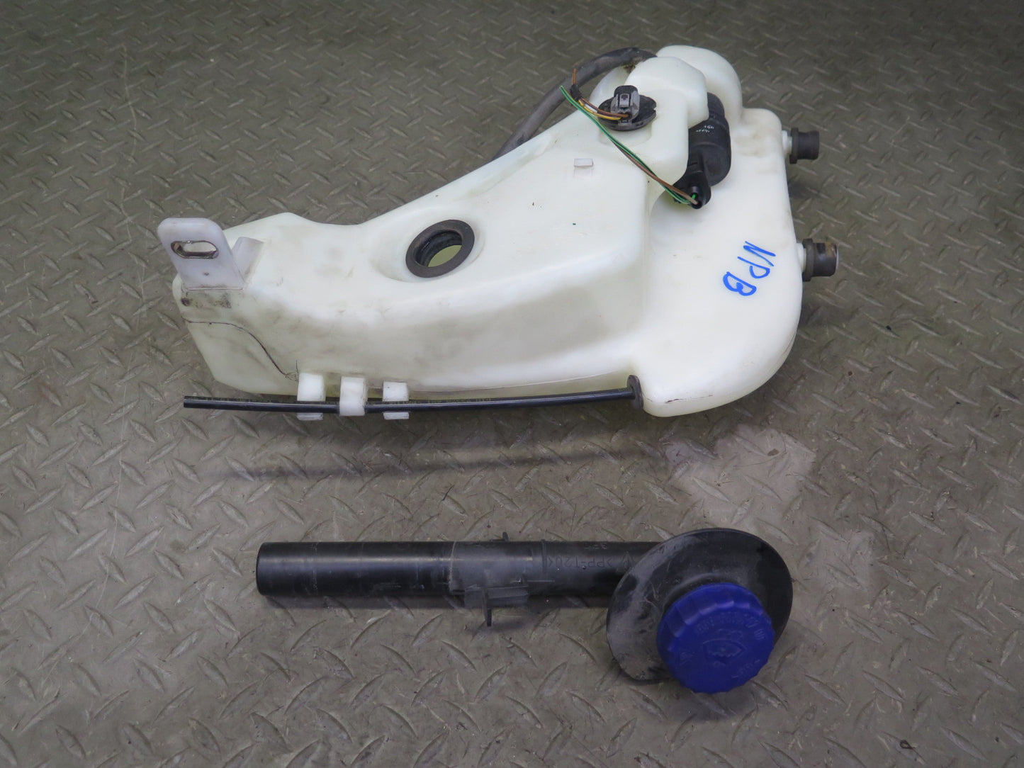1997-2004 Porsche Boxster 986 Windshield Washer Fluid Reservoir Tank w Pump