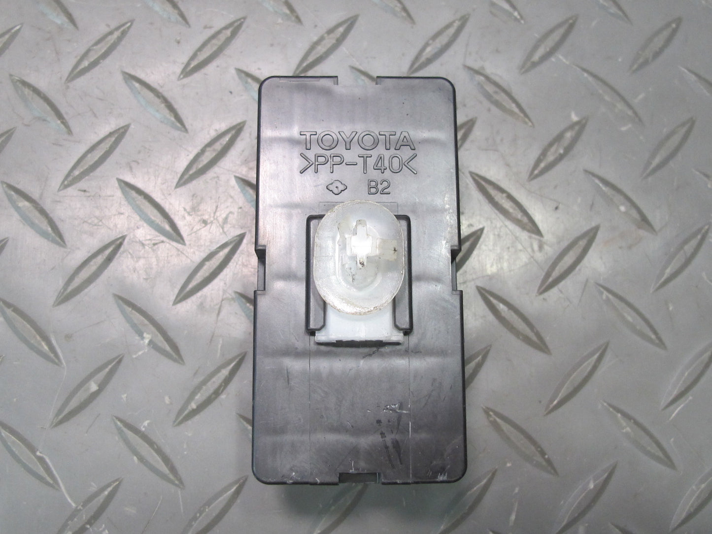 2003-2009 Lexus UZJ120L GX470 Fuse Relay Junction Block