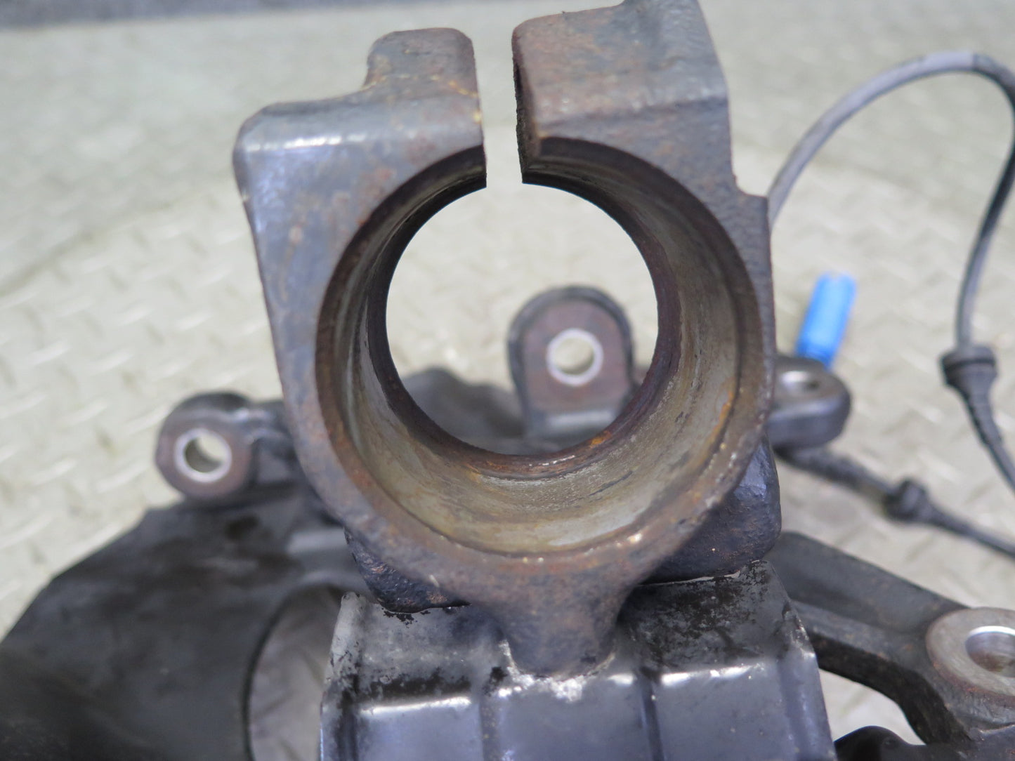 01-06 BMW E46 330ci RWD Front Left Spindle Knuckle Wheel Hub Bearing 77K OEM