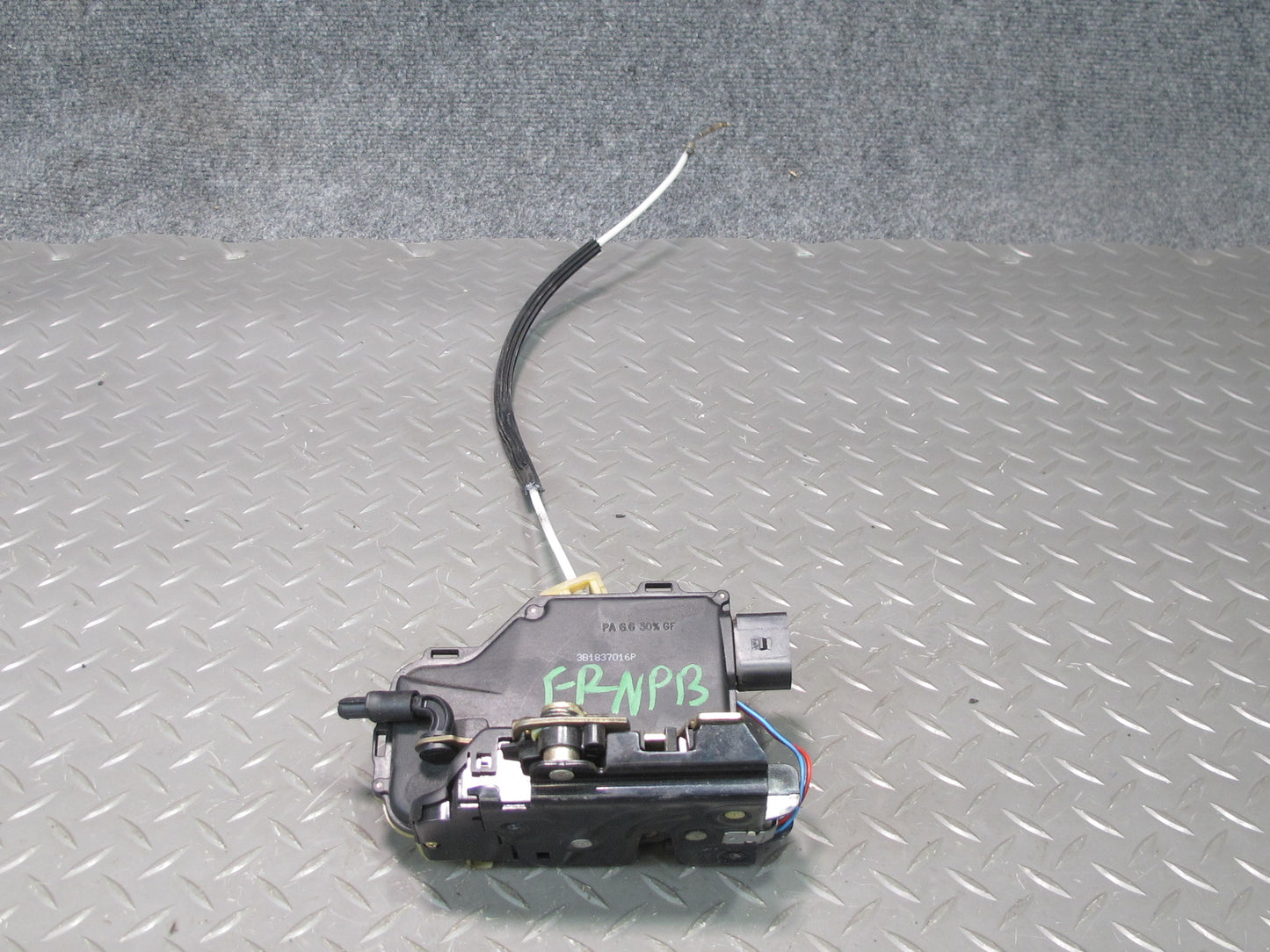 1998-2004 Porsche Boxster 986 Right Door Lock Latch Actuator