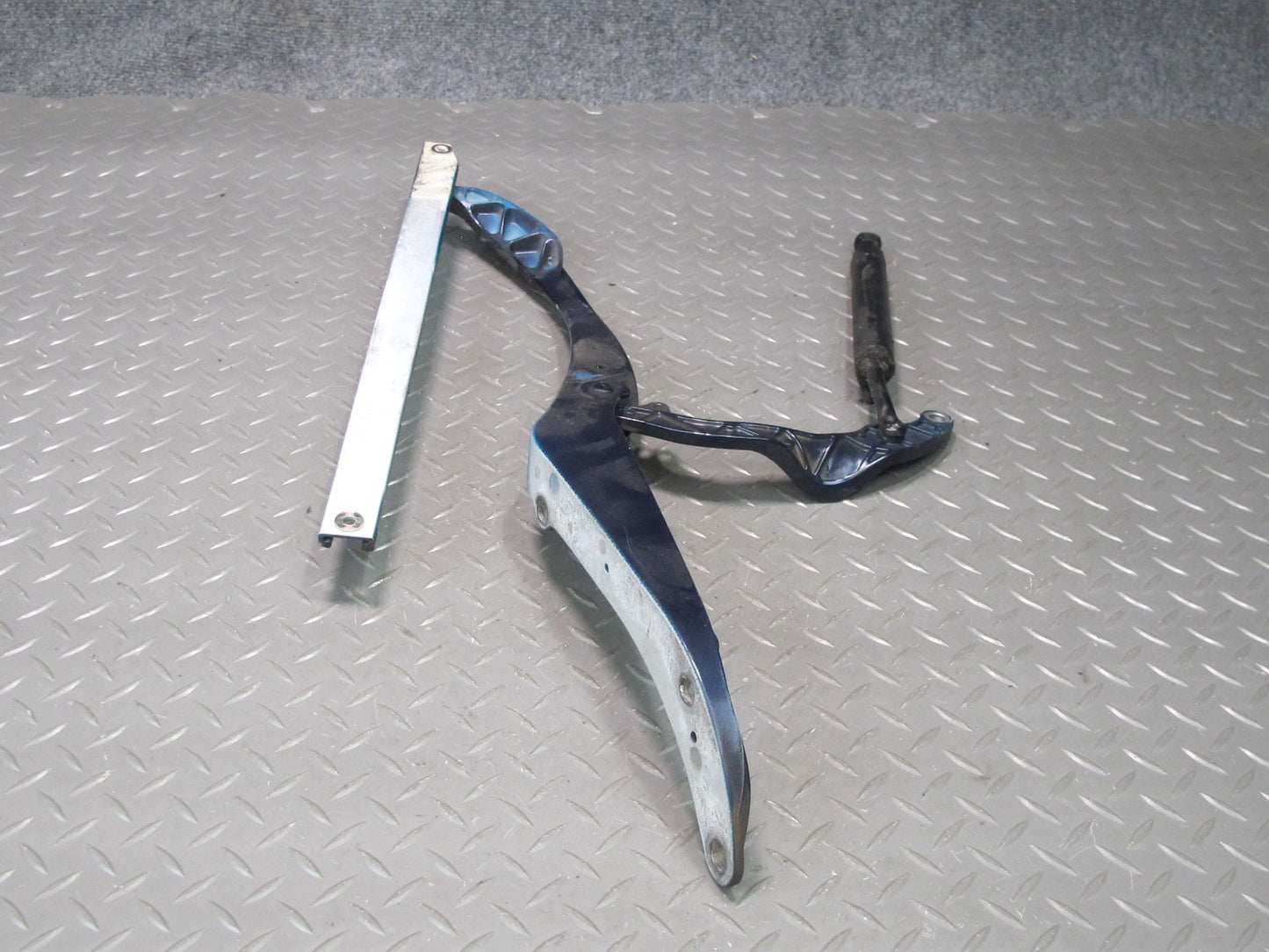 1997-2004 Porsche Boxster 986 Convertible Rear Right TOP Roof Hinge w Support