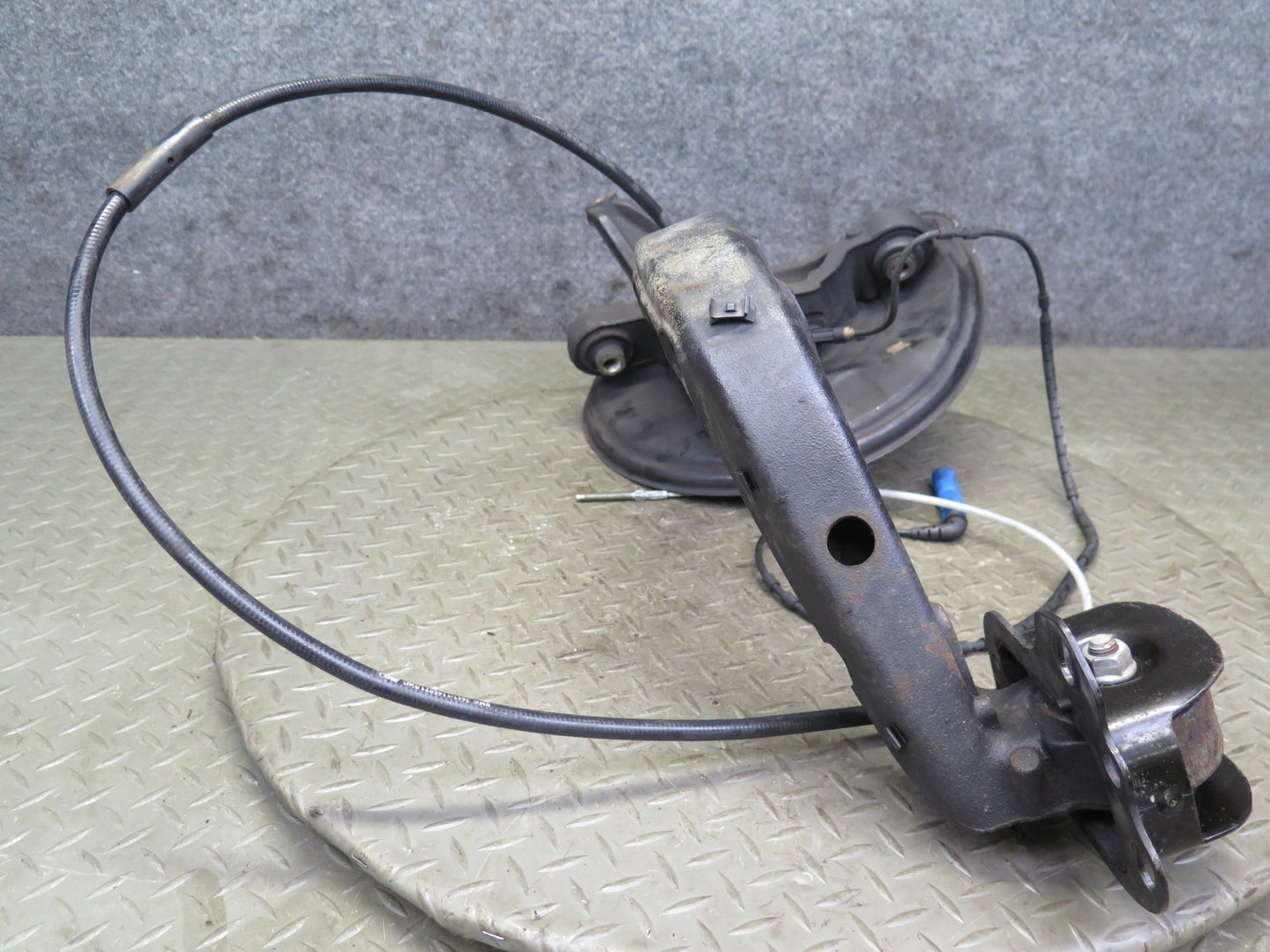 01-06 BMW E46 330ci RWD Rear Left Knuckle Wheel Hub Trailing Arm 77K Miles OEM