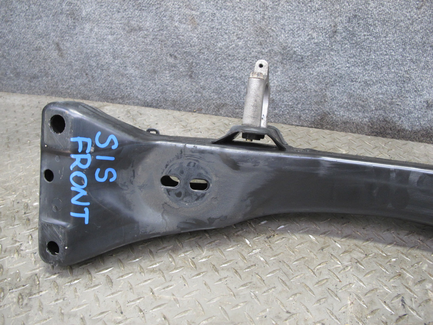 01-05 Lexus JCE10L IS300 Front Suspension Crossmember Sub Frame Subframe OEM