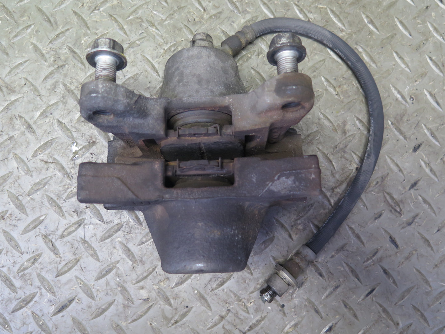 01-05 Lexus JCE10L IS300 Set of 2 Rear Left & Right Brake Caliper OEM