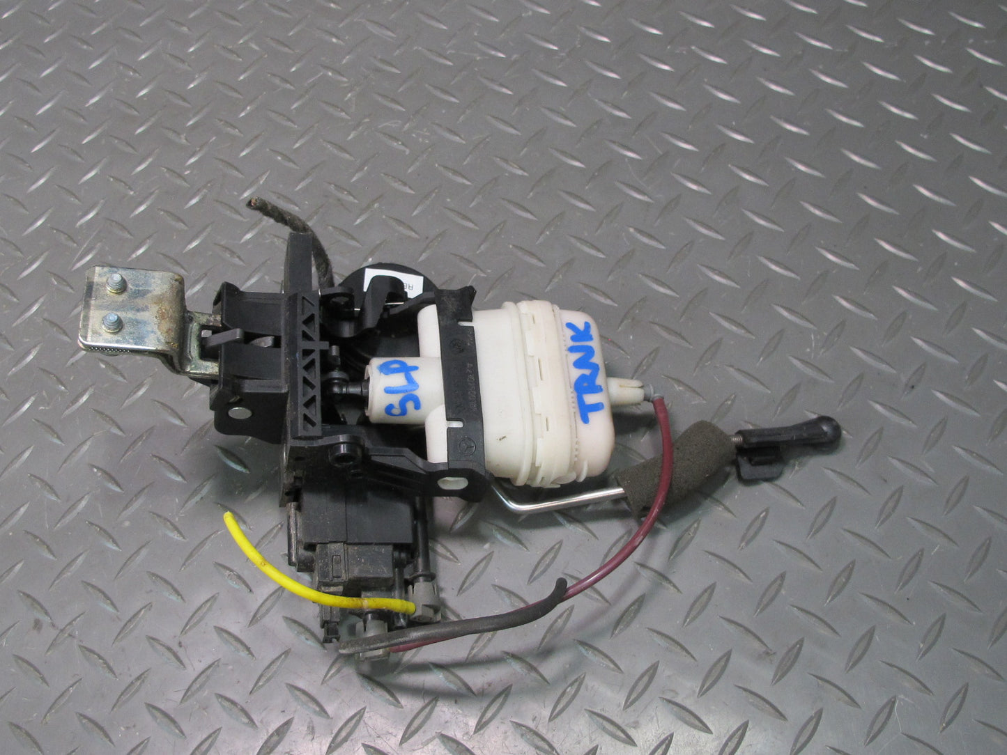03-06 Mercedes R230 Sl-class Trunk Lid Lock Latch Vacuum Actuator OEM