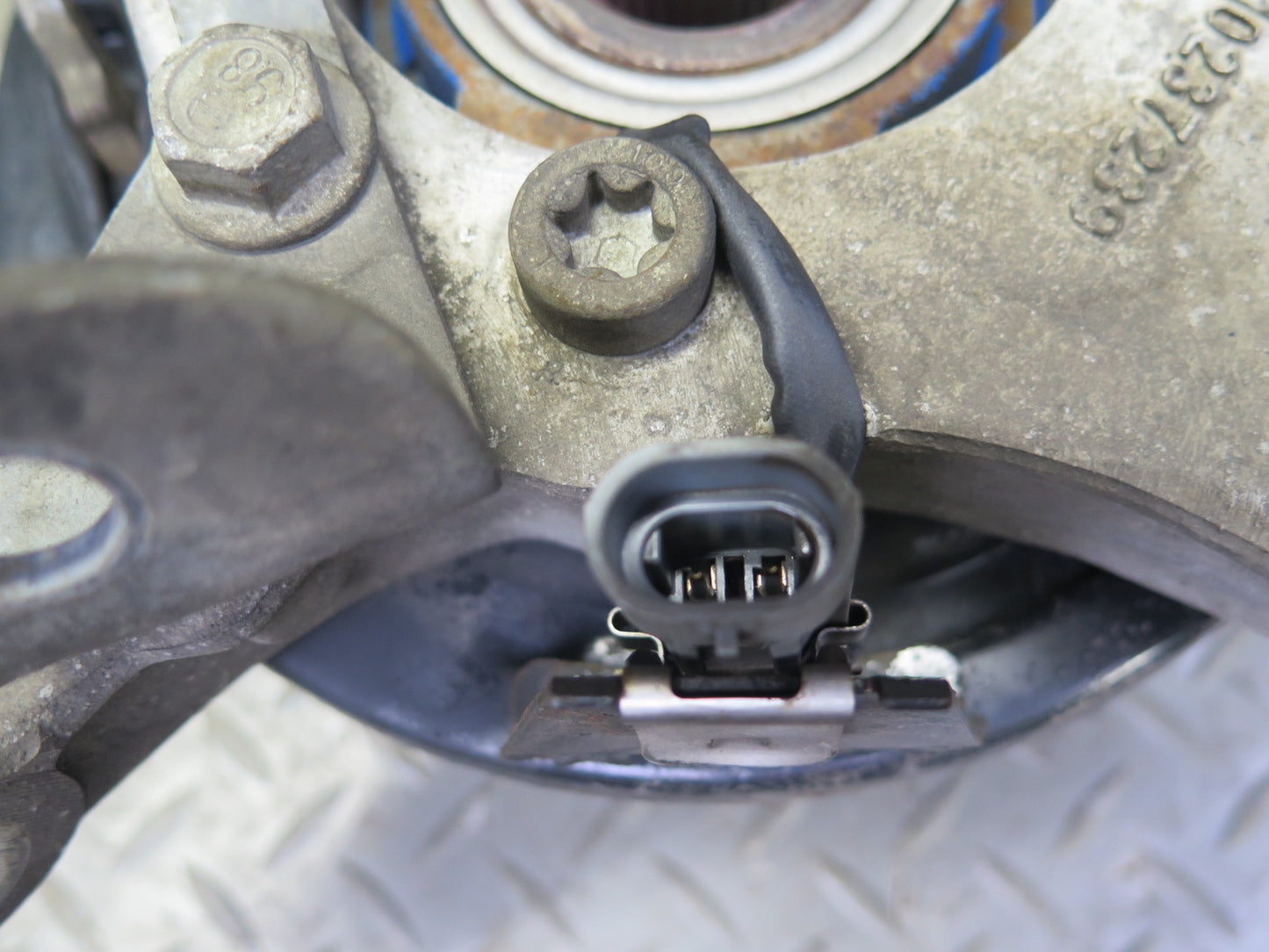 97-04 Chevrolet Corvette C5 Rear Right Spindle Knuckle Wheel Hub Bearing OEM