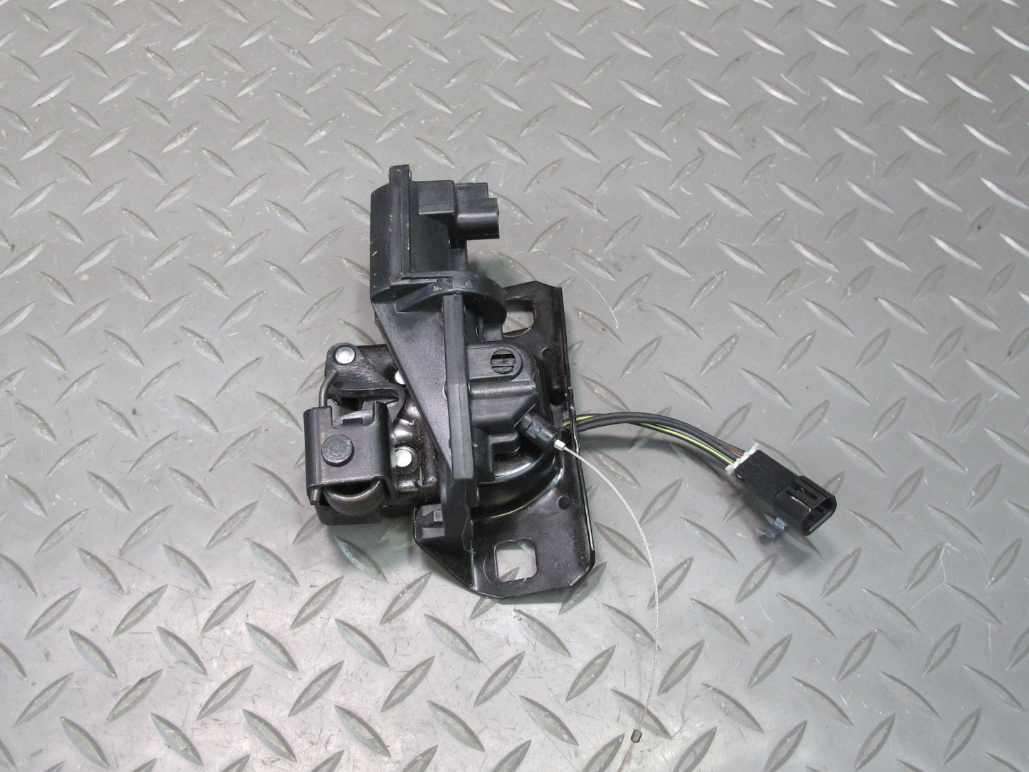 98-04 Chevrolet Corvette C5 Convertible Rear Trunk Hatch Lock Latch OEM