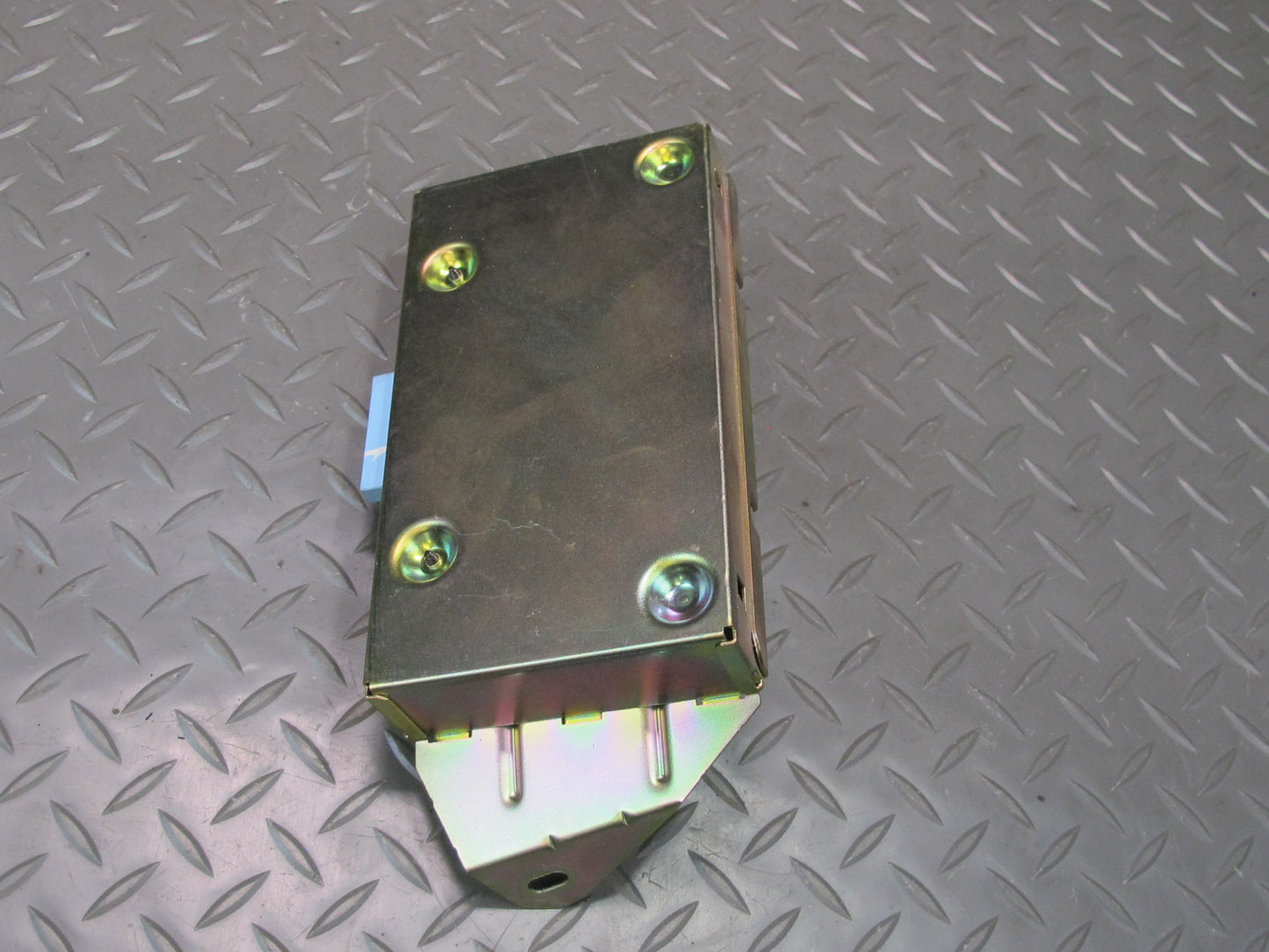 98-04 Chevrolet Corvette C5 Convertible Radio Antenna Amplifier Module OEM