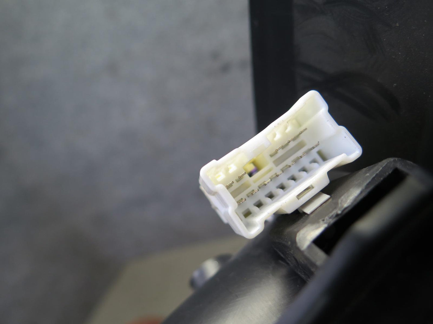 03-09 Nissan Z33 350Z Center Console Trim Cover Panel Black 68924-CD000 OEM