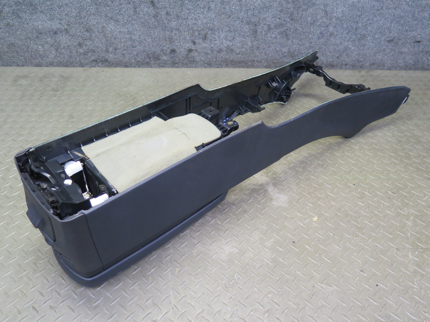 2008 Lexus USE20L Is-f Front Center Console Panel w Armrest & Air Vent Assy OEM