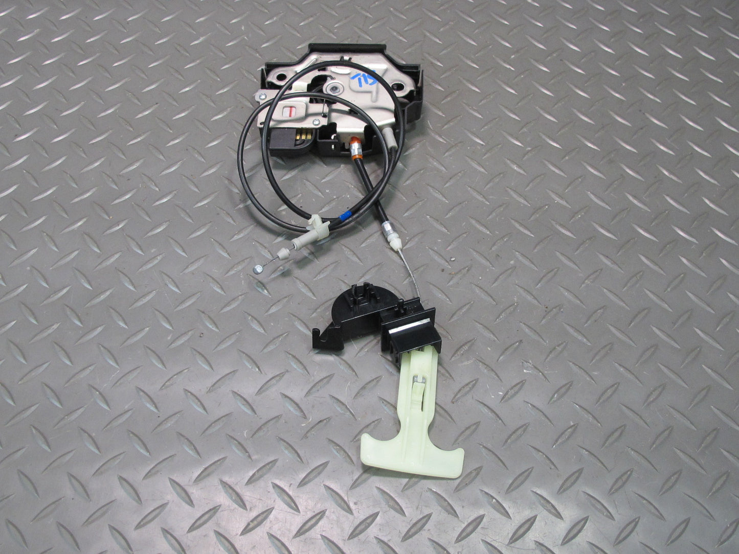 08-14 Lexus USE20L Is-f Trunk Lock Latch Actuator w Cable Release Handle Set OEM