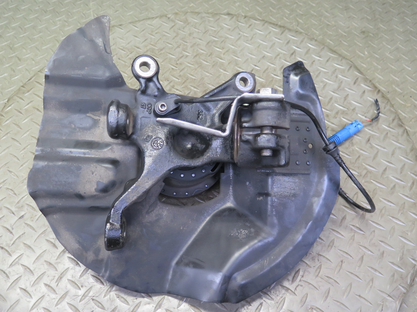 02-06 BMW E46 330i 330ci RWD Front Left Spindle Knuckle Wheel Hub Bearing OEM