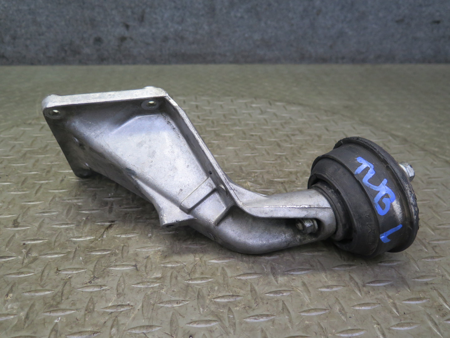 01-06 BMW E46 330Ci M54 Set of 2 Engine Left & Right Motor Mount Support OEM