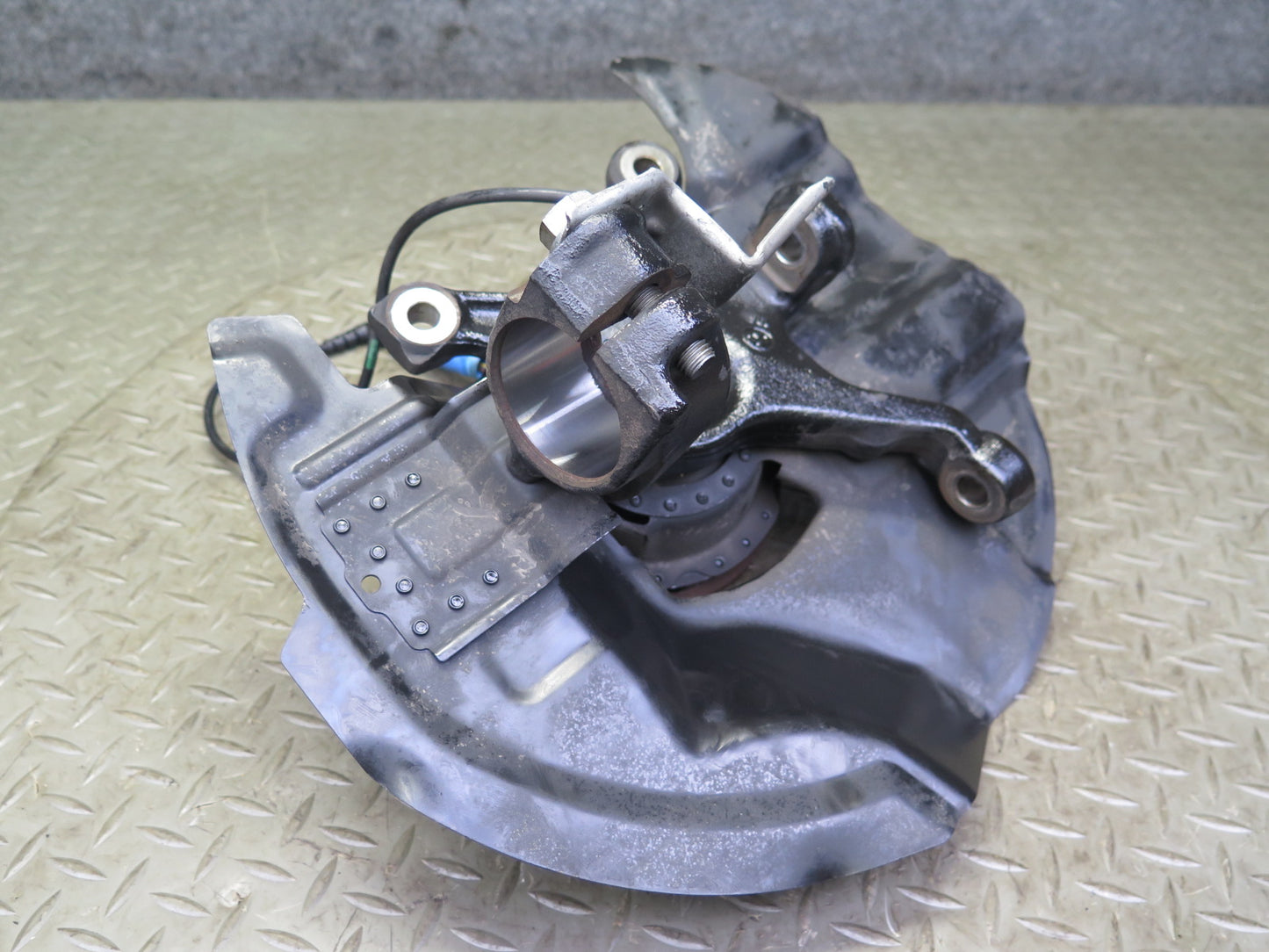 02-06 BMW E46 330i 330ci RWD Front Right Spindle Knuckle Wheel Hub Bearing OEM