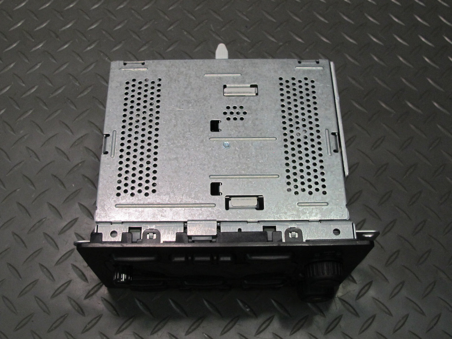 05-06 Chevrolet SSR Radio Stereo CD Changer Player Head Unit 10359577 OEM