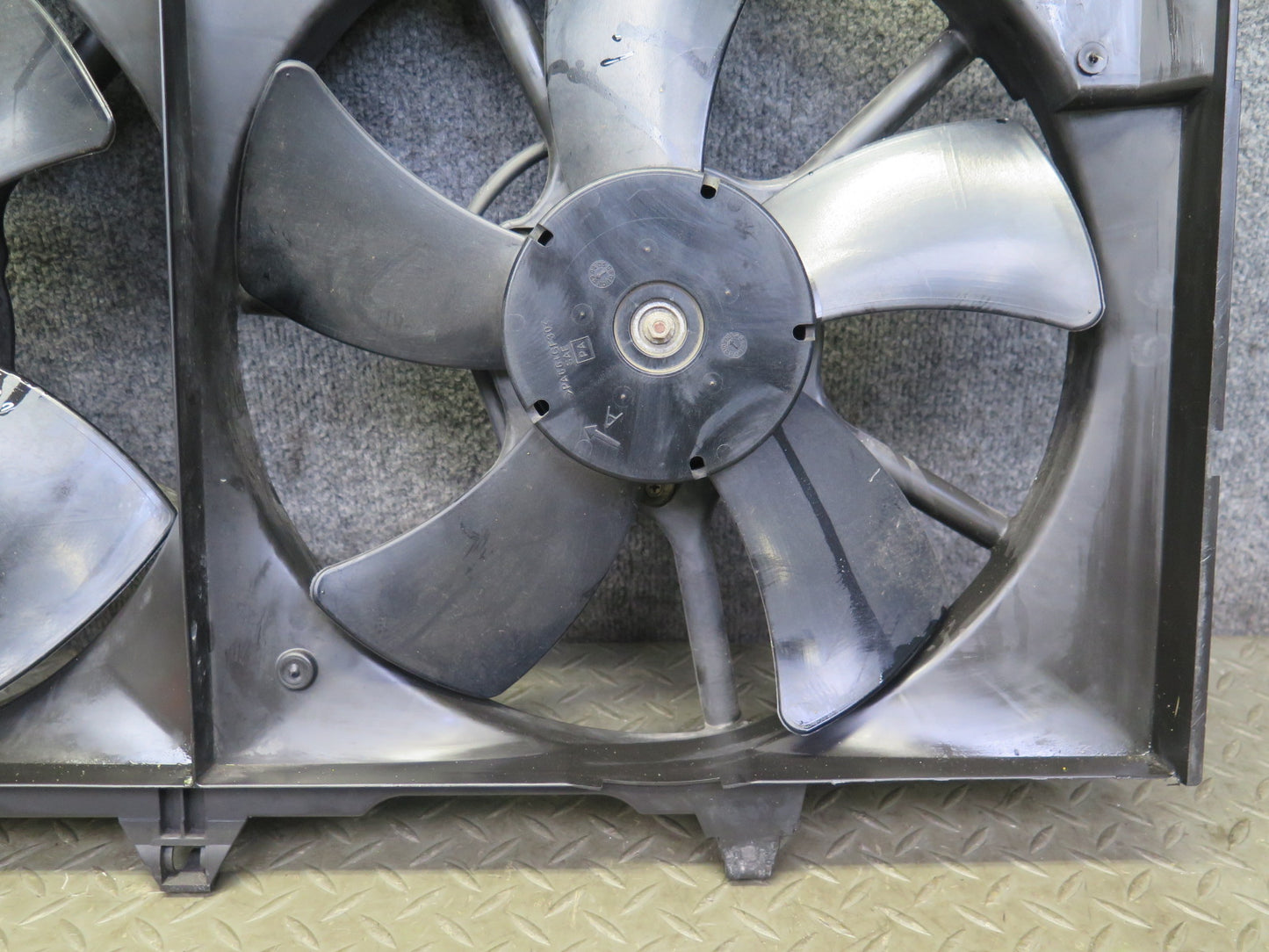 03-06 Nissan Z33 350Z Engine Cooling Fan Motor Shroud OEM