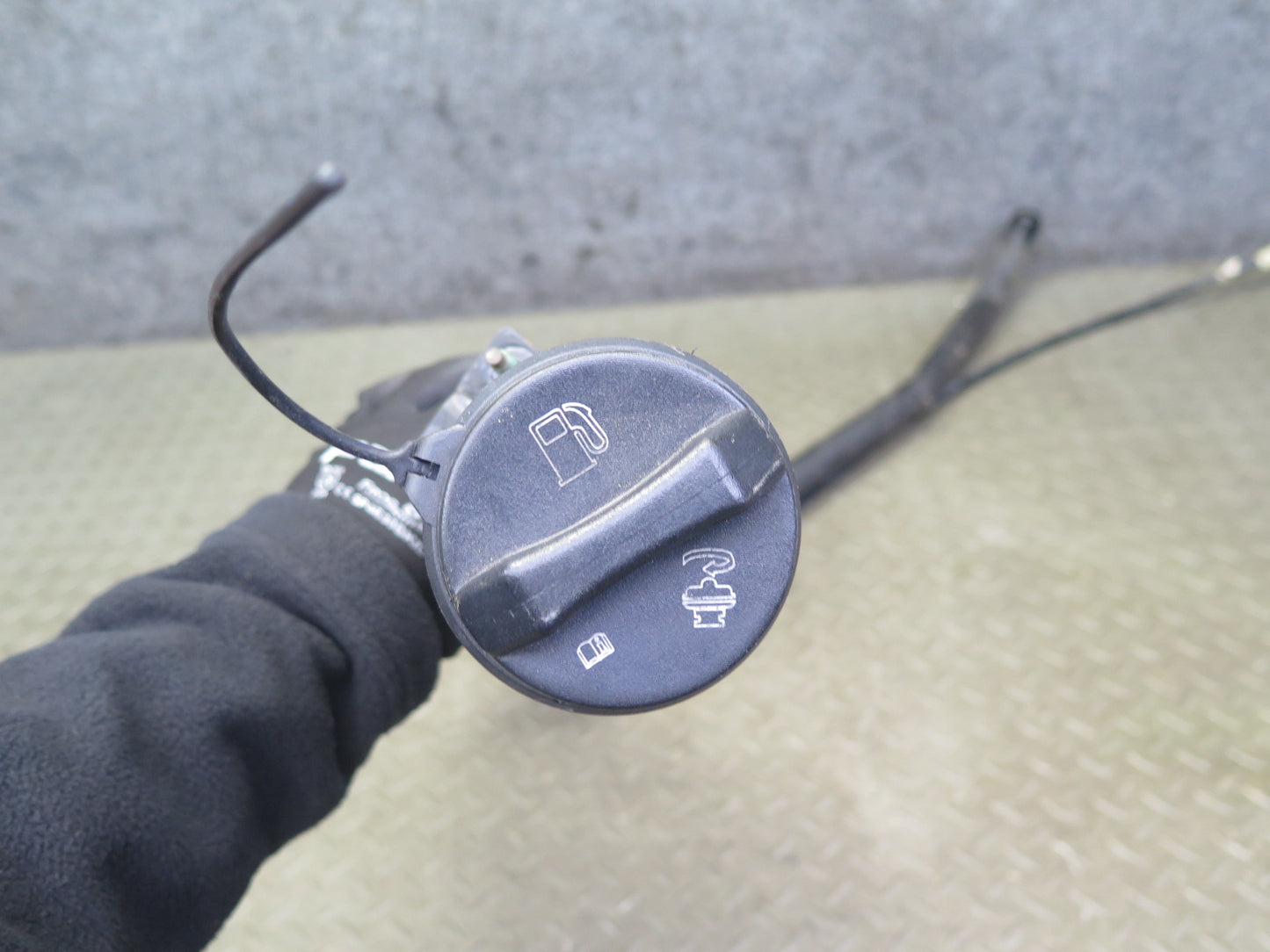 03-06 Chevrolet SSR Fuel Filler Neck Pipe w Fuel Cap OEM