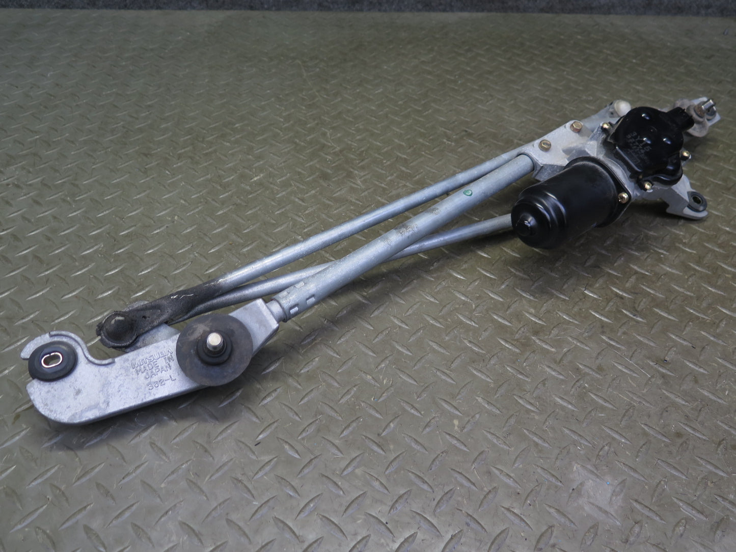 03-09 Nissan Z33 350Z Windshield Wiper Transmission Linkage w Motor OEM