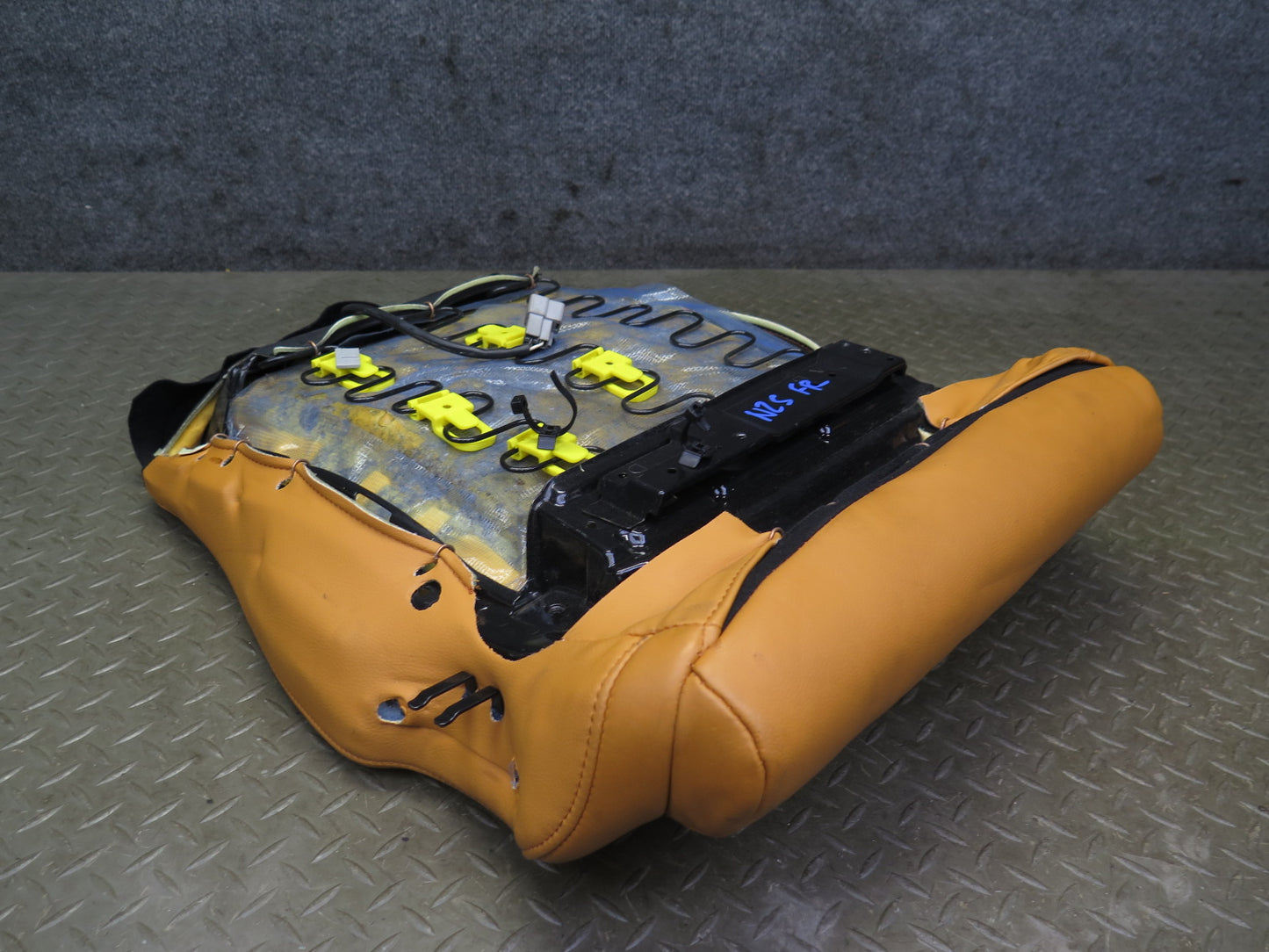 04-05 Nissan 350Z Z33 Convertible Front Right Seat Lower Leather Cushion OEM