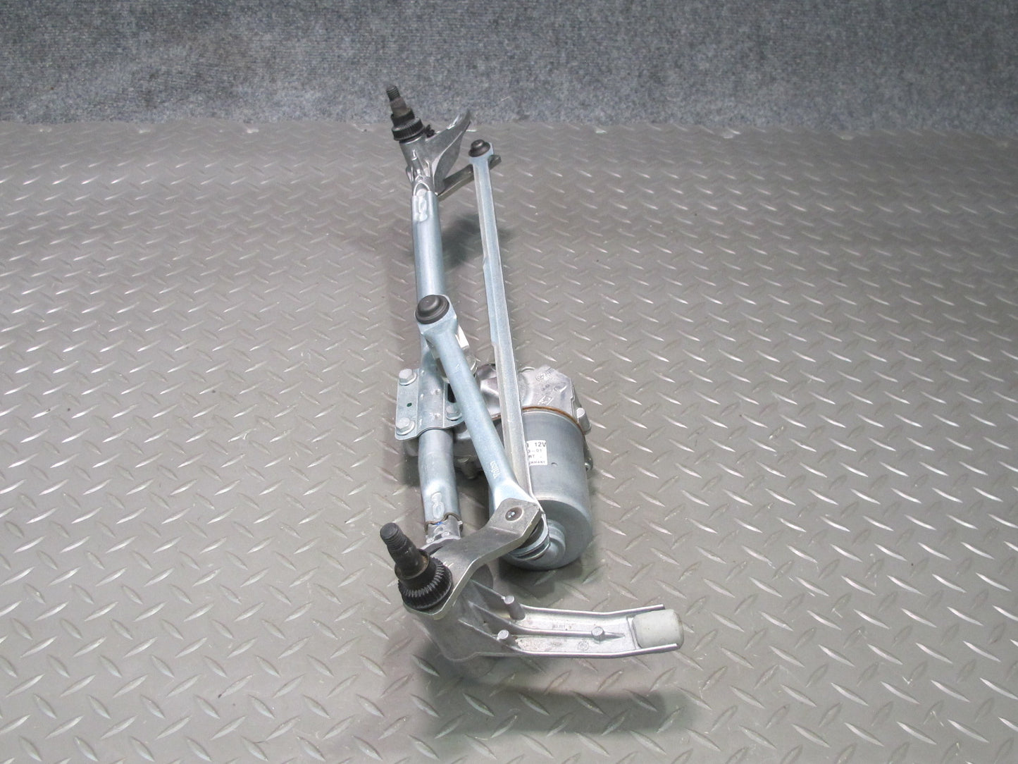 07-13 BMW E90 E92 E93 335i Wiper Transmission Linkage w Motor 7161711 OEM