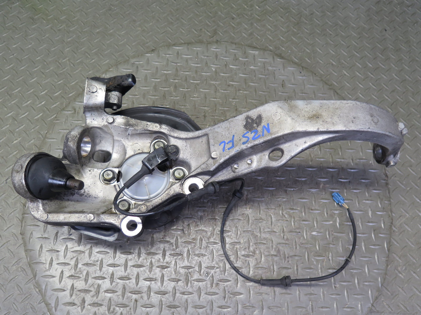 03-04 Nissan Z33 350Z Front Left Spindle Knuckle Wheel Hub Bearing 68K Miles OEM