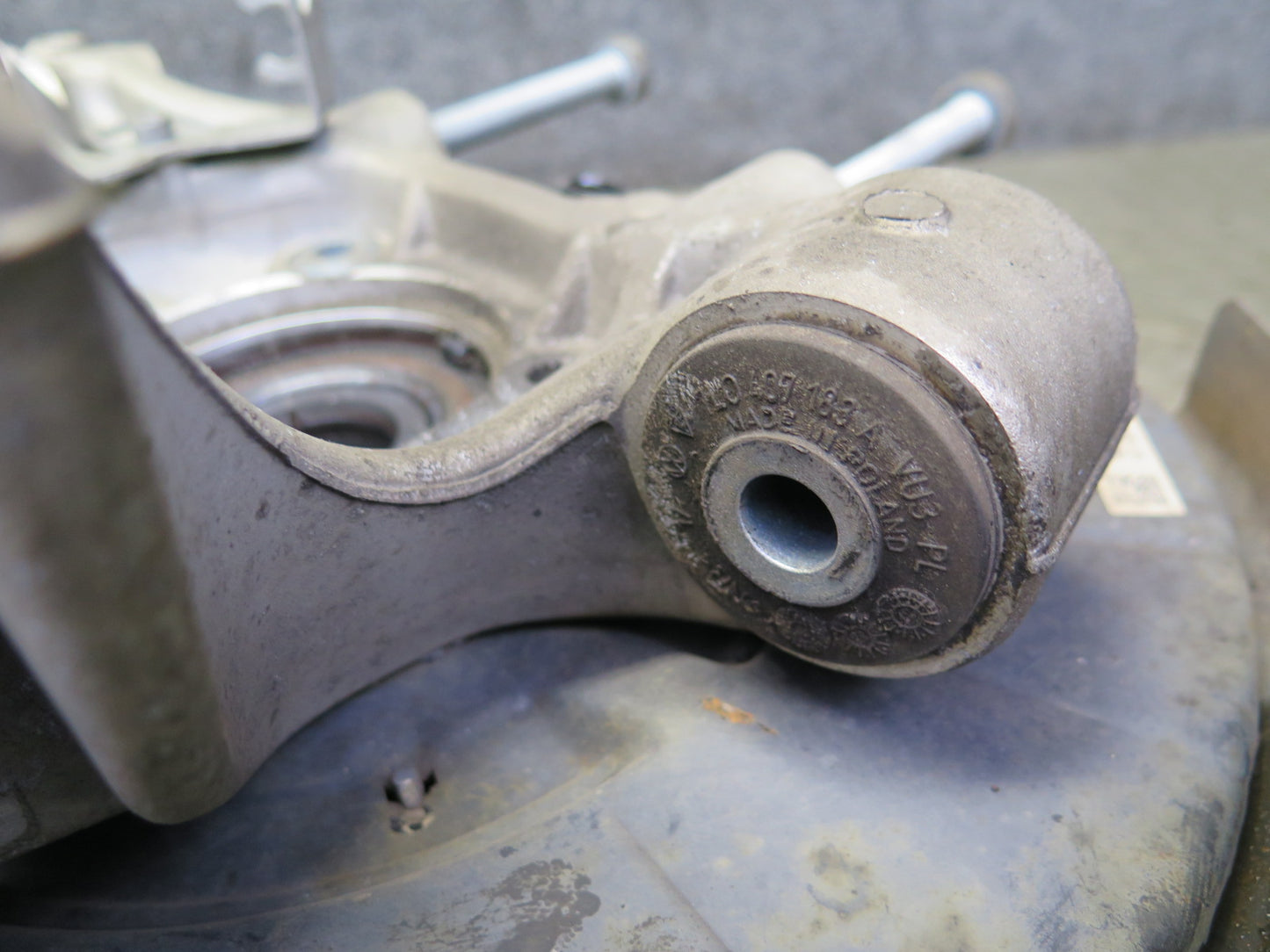 2011-2018 Porsche Cayenne 958 AWD Rear Left Spindle Knuckle Wheel Hub Bearing