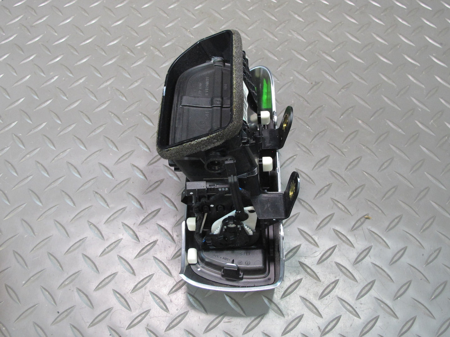 2011-2018 Porsche Cayenne 958 Dash Front Left A/C Air Vent Grille 7P5819703A