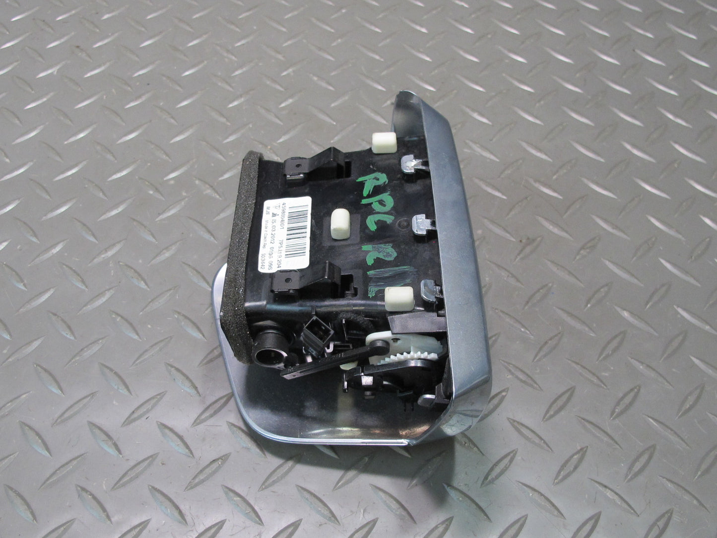 2011-2018 Porsche Cayenne 958 Rear Right Side Center A/C Heater Air Vent Grille