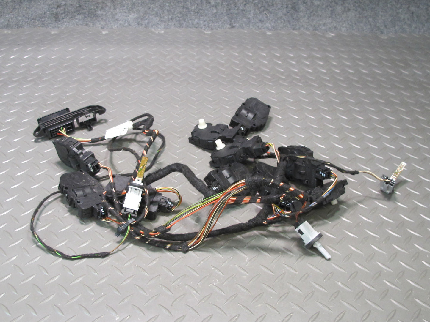 2011-2018 Porsche Cayenne 958 A/C Hvac Heater Flap Motor Actuator W/ Wire