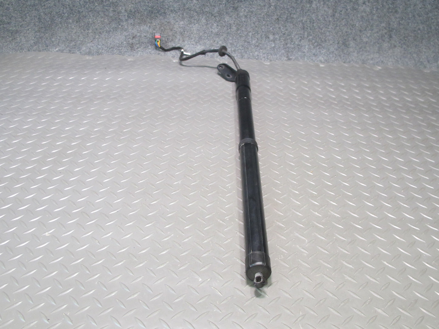2011-2014 Porsche Cayenne 958 Rear Trunk Hatch Strut Shock Left Right Side Set
