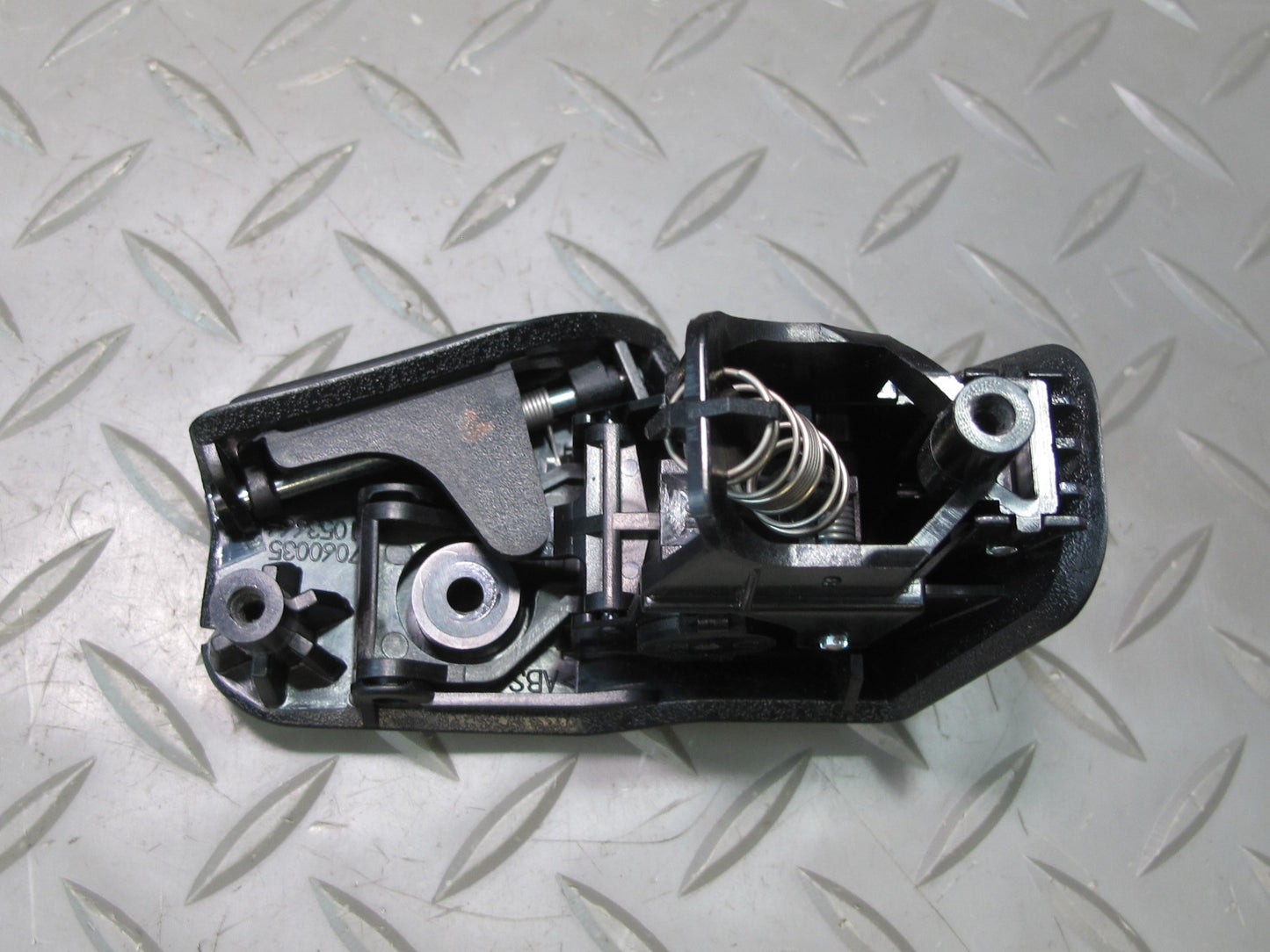 2006-2010 BMW E60 M5 535i Center Console Armrest Lock Button Mechanism