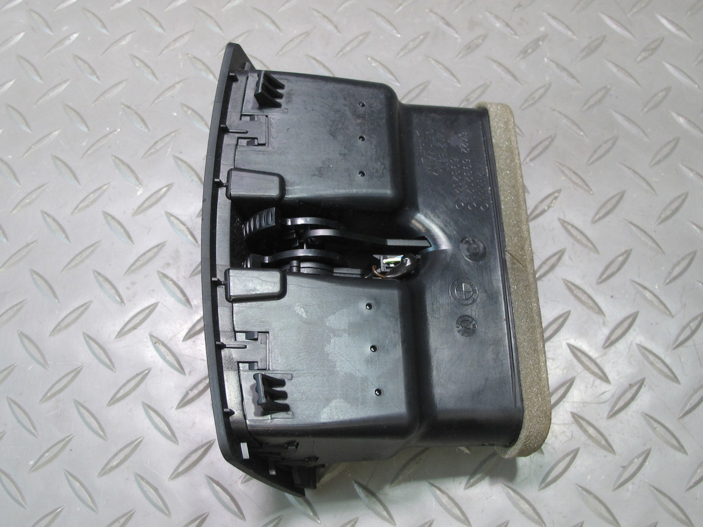 2006-2010 BMW E60 M5 535i Rear Center Console A/C Air Vent Grille 7129556